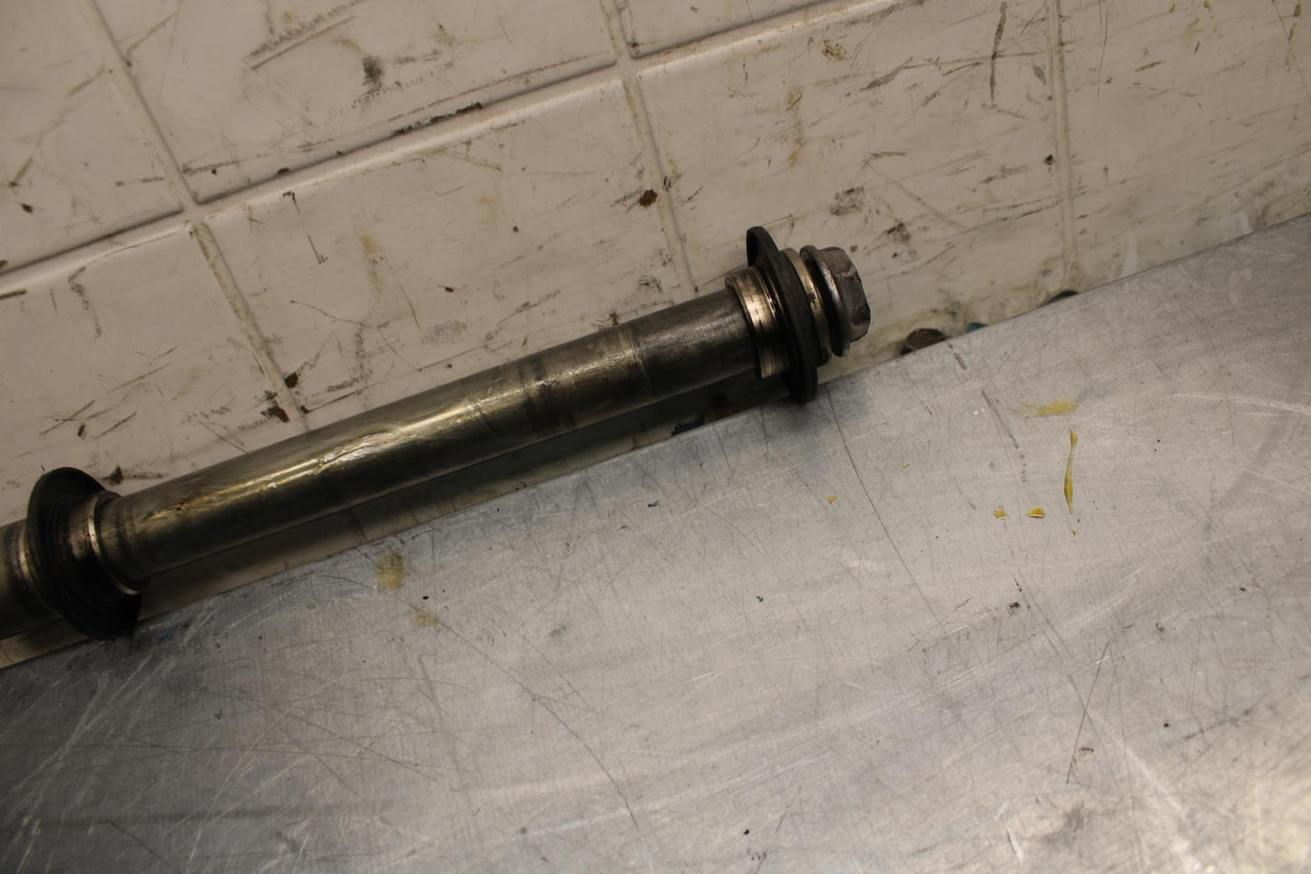 09-14 YAMAHA YZF R1 FRONT WHEEL RIM AXLE PIVOT BOLT 2C0-25181-00-00 BB471