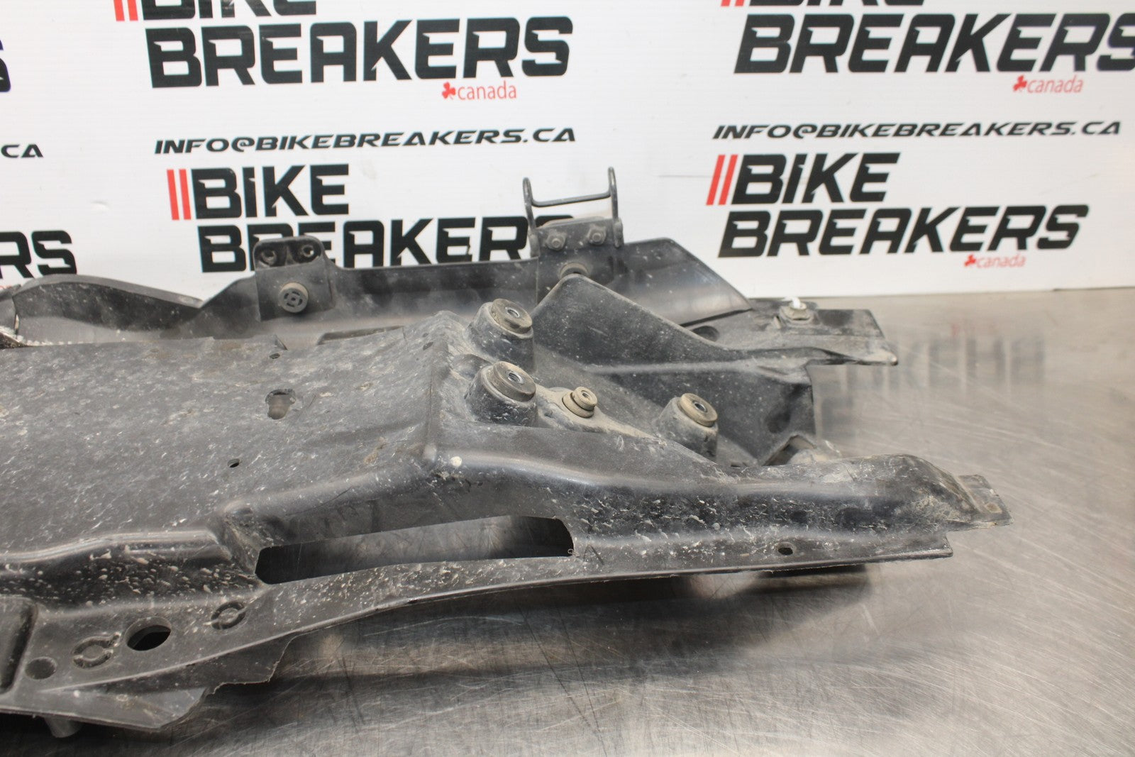 07-08 KAWASAKI NINJA ZX6R REAR BACK TAIL UNDERTAIL BATTERY TRAY PLASTIC BB203