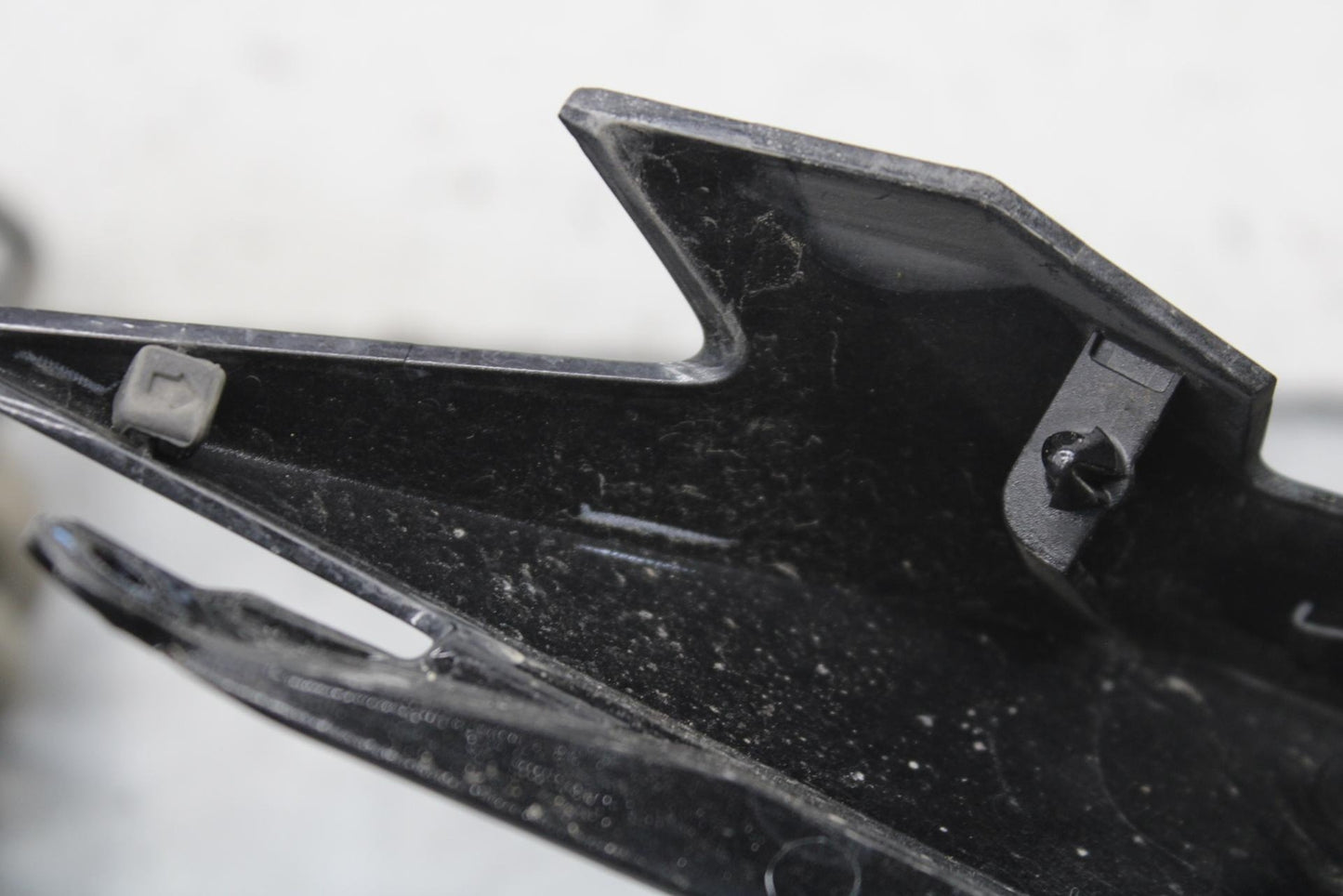 15-16 KAWASAKI EX300 RIGHT FRONT SIDE SEAT SADDLE PANEL TRIM COWL FAIRING BB635