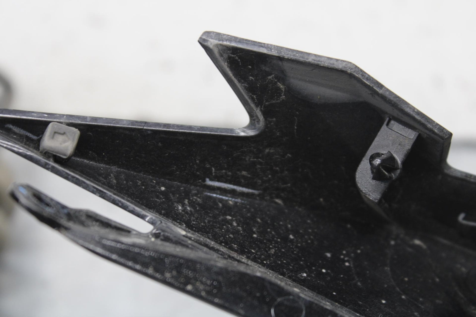 15-16 KAWASAKI EX300 RIGHT FRONT SIDE SEAT SADDLE PANEL TRIM COWL FAIRING BB635