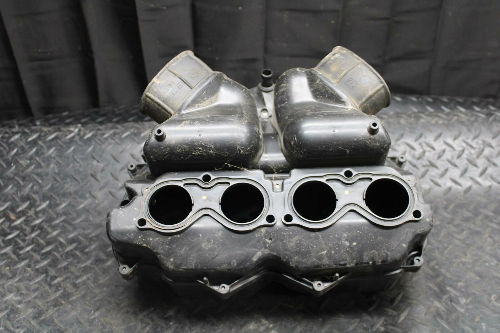 03-04 HONDA CBR600RR AIRBOX AIR INTAKE FILTER BOX BB200