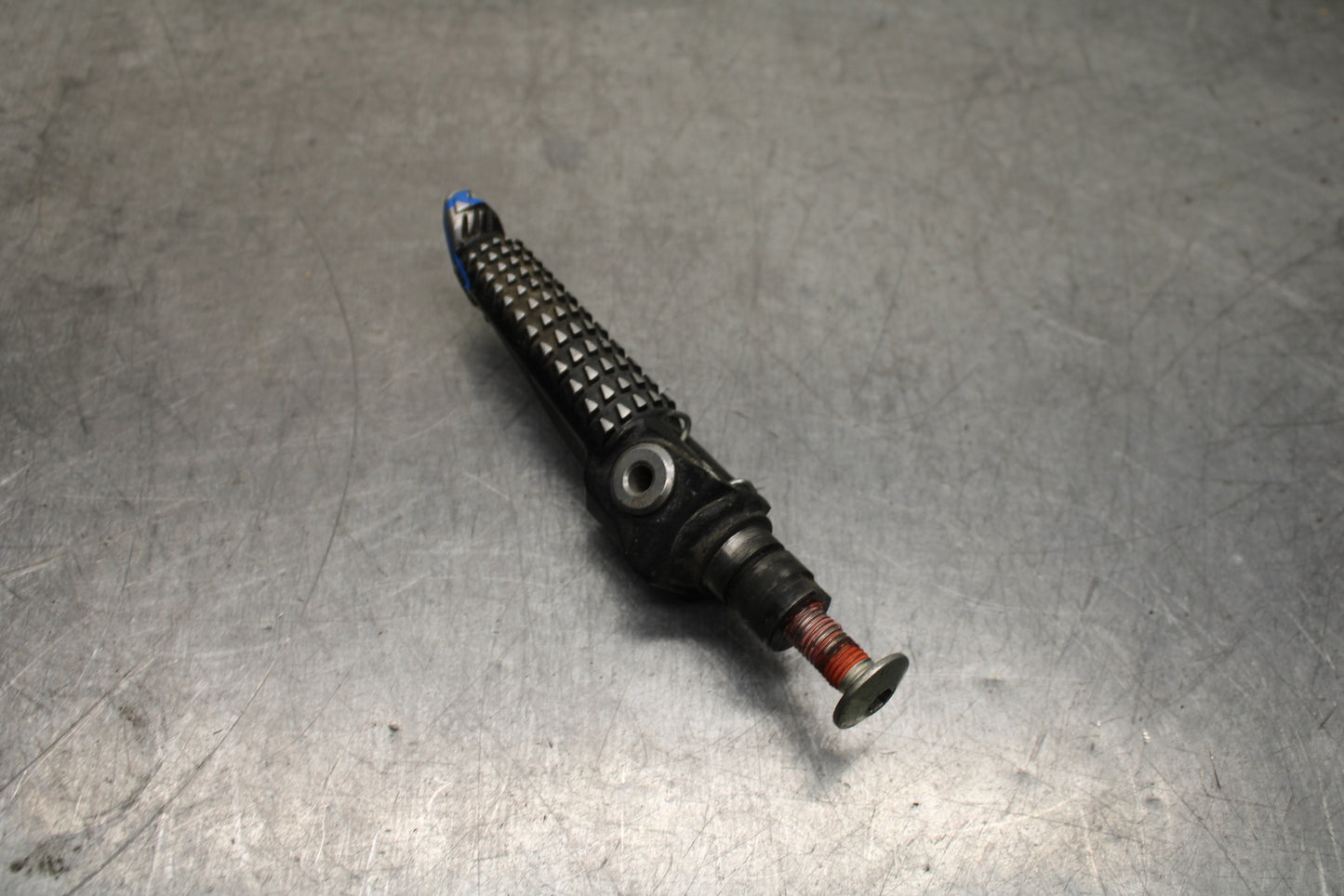 13-17 KAWASAKI NINJA ZX6R ZX636E RIGHT FRONT FOOT REST PEG STEP BB735