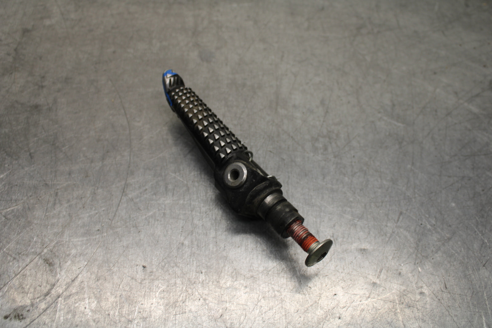 13-17 KAWASAKI NINJA ZX6R ZX636E RIGHT FRONT FOOT REST PEG STEP BB735