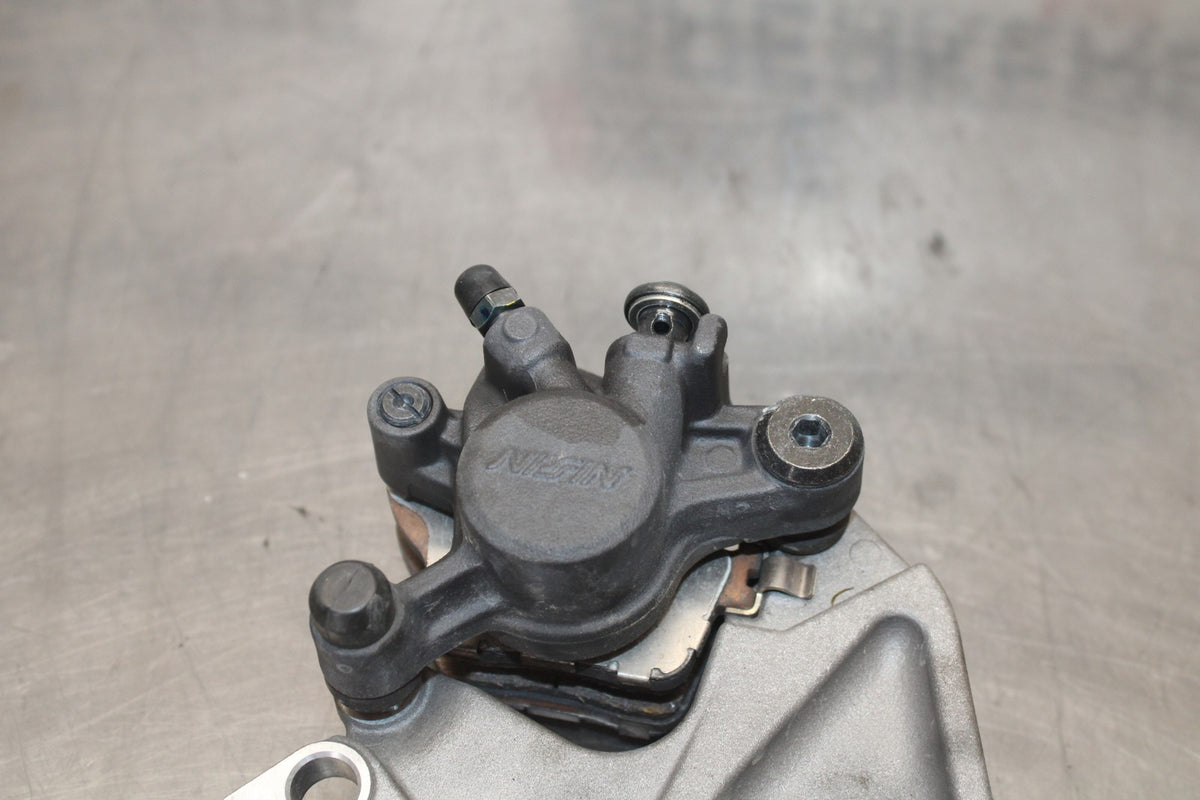 17 YAMAHA YZF R6 REAR BACK BRAKE CALIPER W MOUNT BRACKET BB922