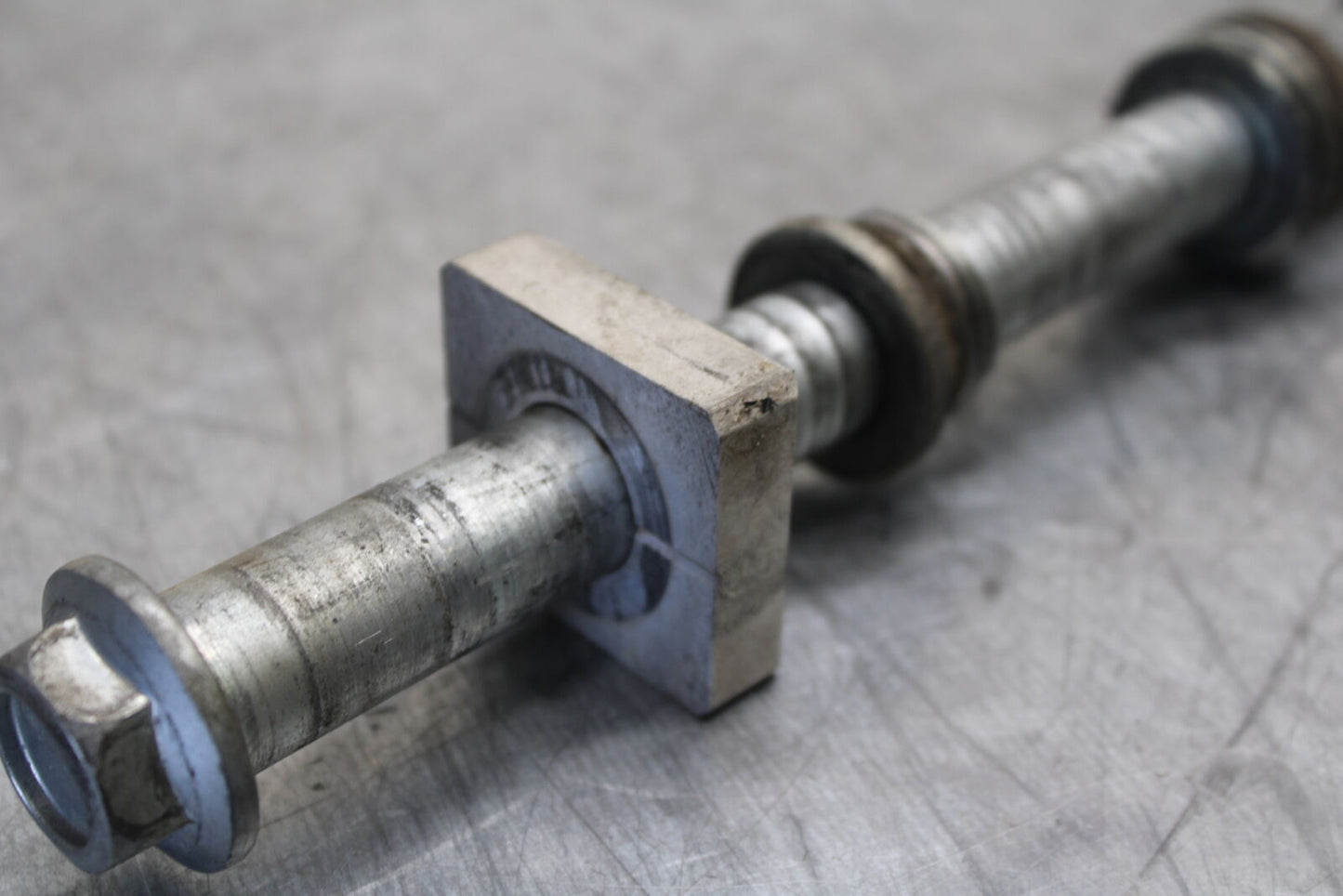 12-17 KAWASAKI ER-6N Z650 REAR AXLE BACK WHEEL RIM PIVOT BOLT AXEL BB709