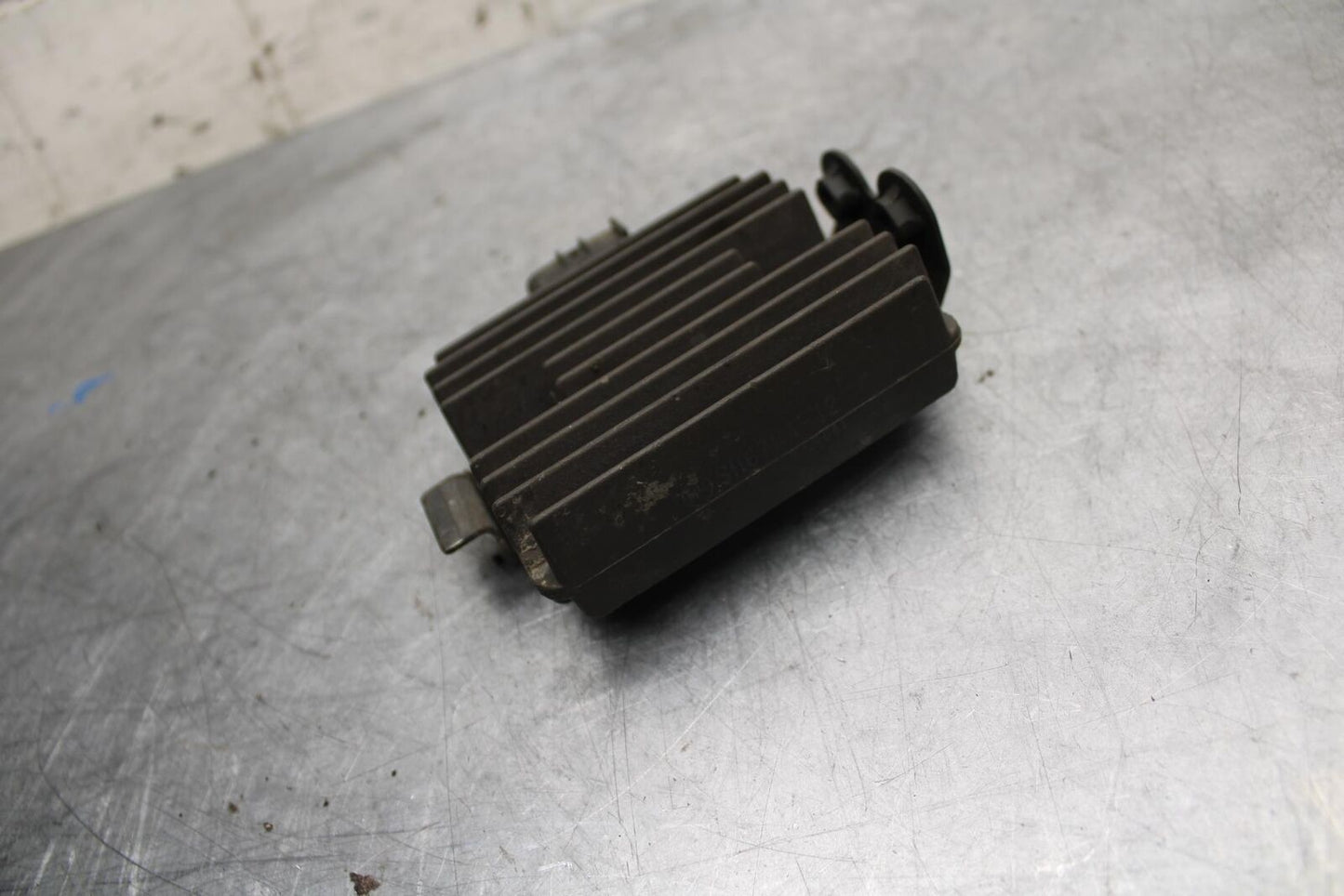 2003 Kawasaki Z1000 RECTIFIER VOLTAGE REGULATOR 21066-1127 BB35