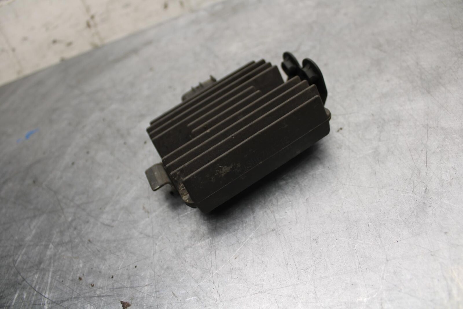 2003 Kawasaki Z1000 RECTIFIER VOLTAGE REGULATOR 21066-1127 BB35