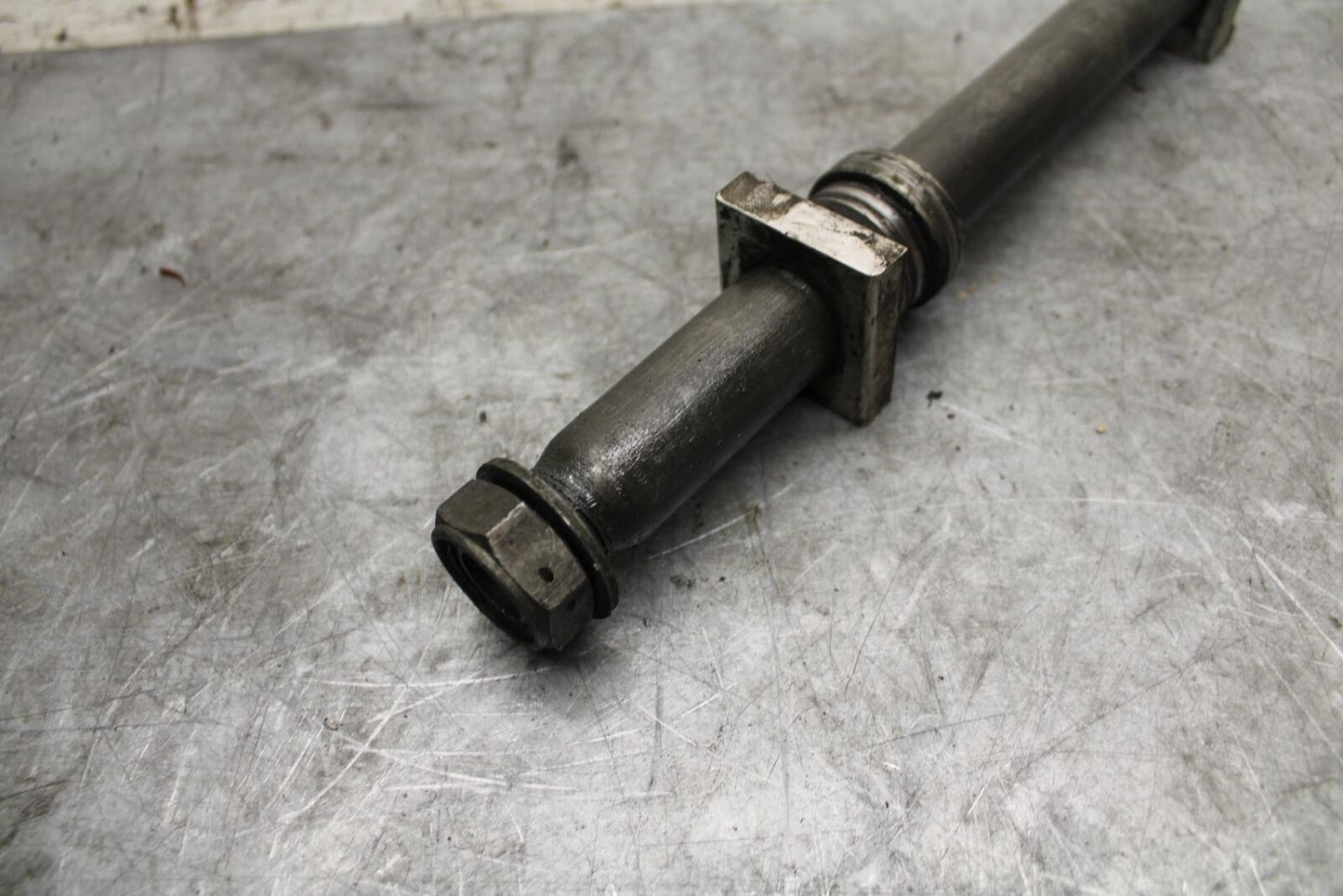 2002 Yamaha YZF R6 REAR AXLE  WHEEL RIM PIVOT BOLT AXEL 4XV-25381-00-00 BB545