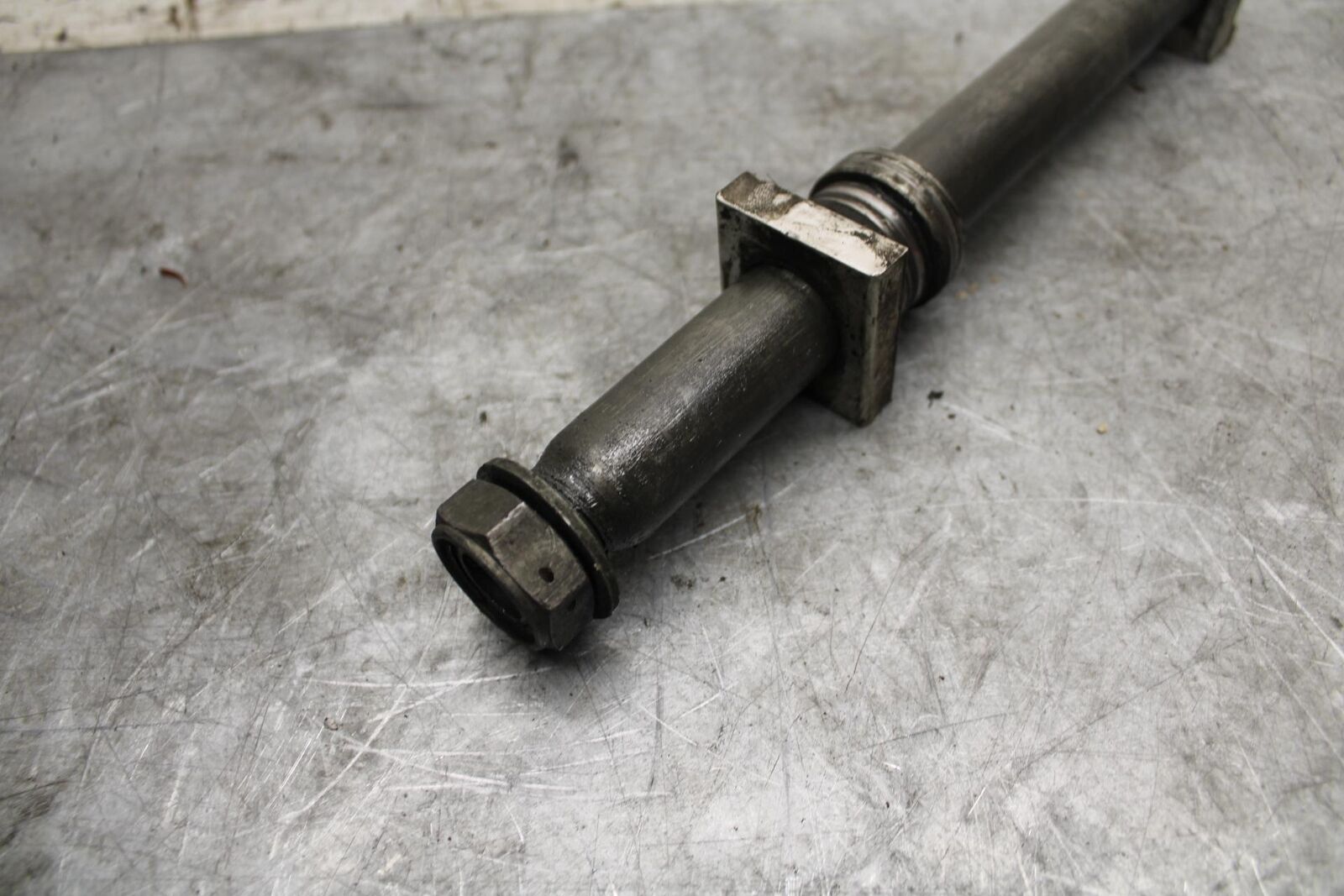 2002 Yamaha YZF R6 REAR AXLE  WHEEL RIM PIVOT BOLT AXEL 4XV-25381-00-00 BB545