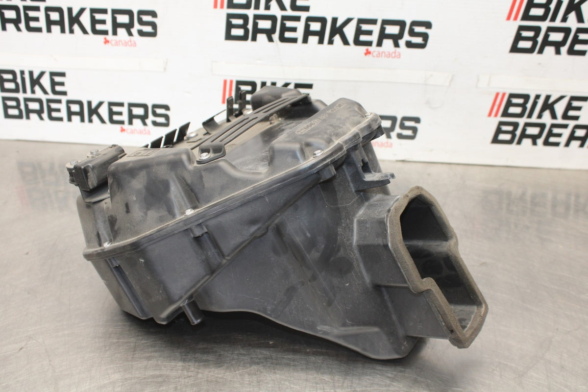 12 TRIUMPH STREET TRIPLE R AIRBOX AIR INTAKE FILTER BOX BB914