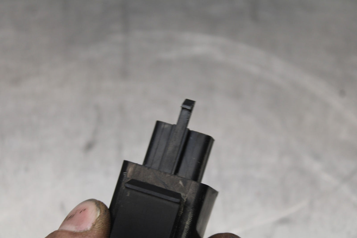 17-18 YAMAHA YZF R3 TURN SIGNAL BLINKER RELAY FLASHER SWITCH BB788