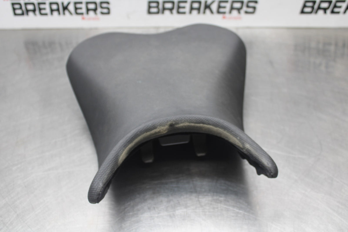 18-26 KAWASAKI Z400 FRONT DRIVERS SEAT PAD SADDLE PILLION BB852