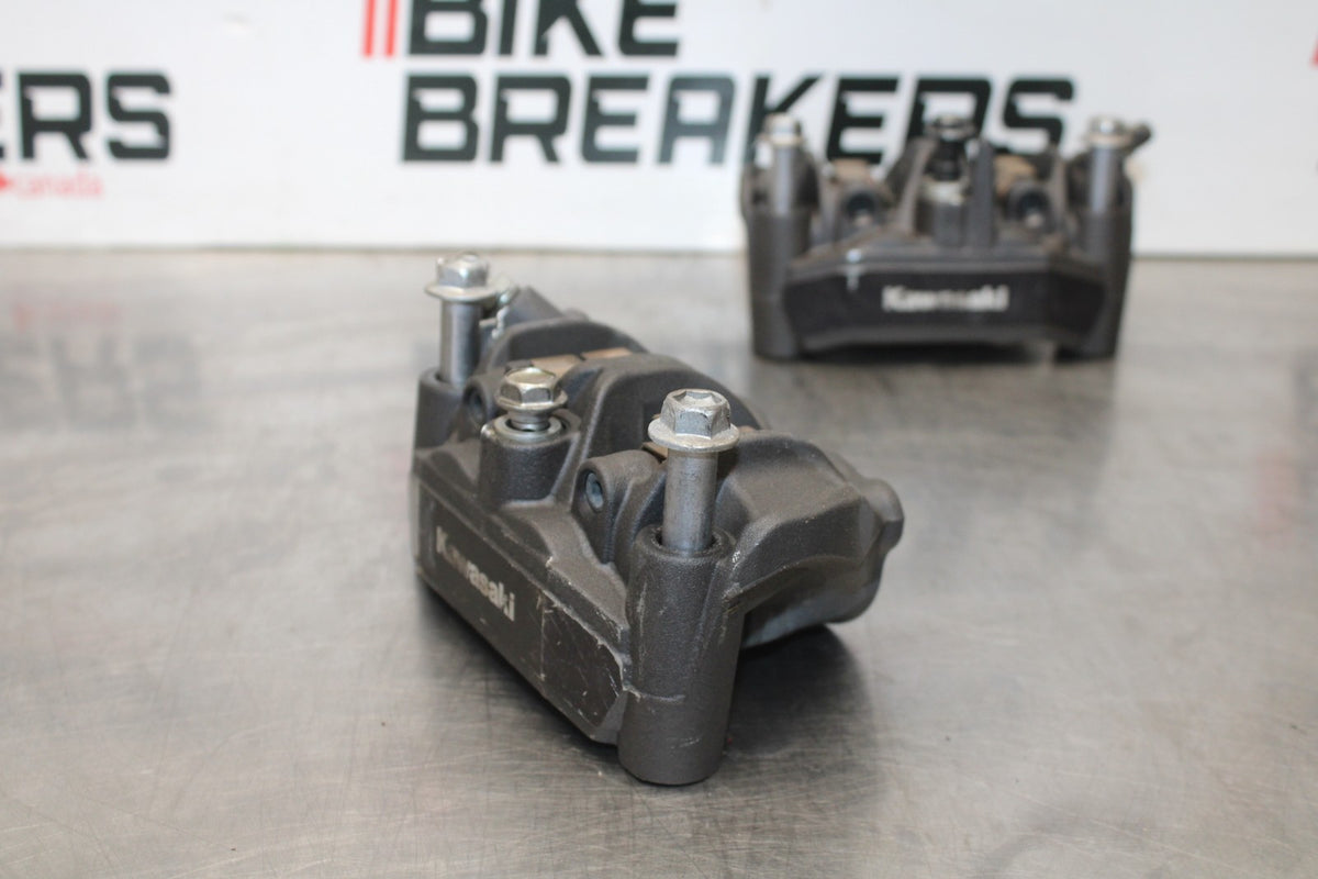 23-26 KAWASAKI NINJA ZX4RR RIGHT LEFT FRONT BRAKE CALIPER SET PAIR BB872