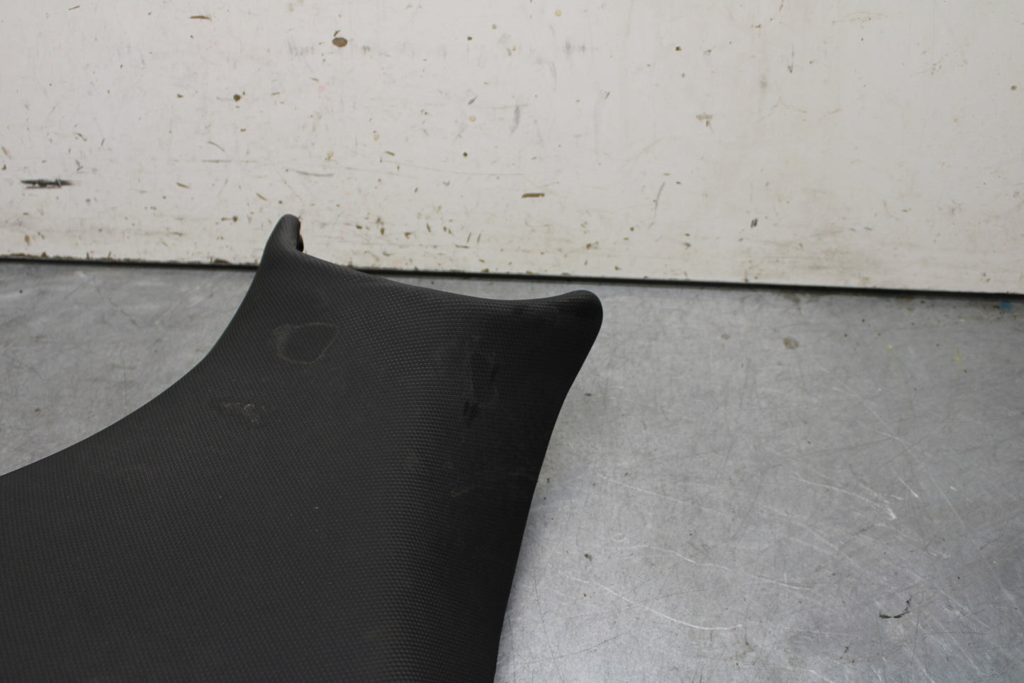 18-23 KAWASAKI NINJA 400 FRONT DRIVERS SEAT PAD SADDLE PILLION BB660