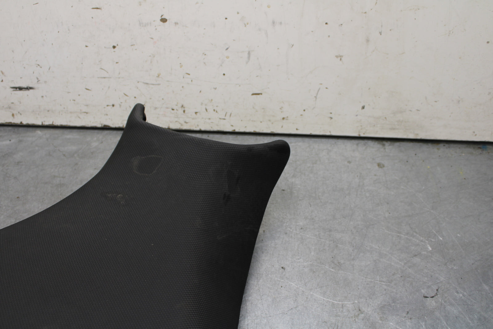 18-23 KAWASAKI NINJA 400 FRONT DRIVERS SEAT PAD SADDLE PILLION BB660