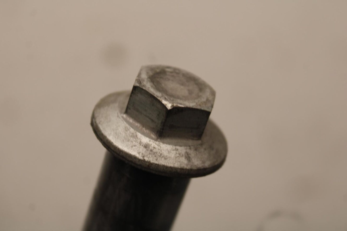 03-08 KAWASAKI VULCAN 1600 REAR AXLE BACK WHEEL RIM PIVOT BOLT AXEL BB616