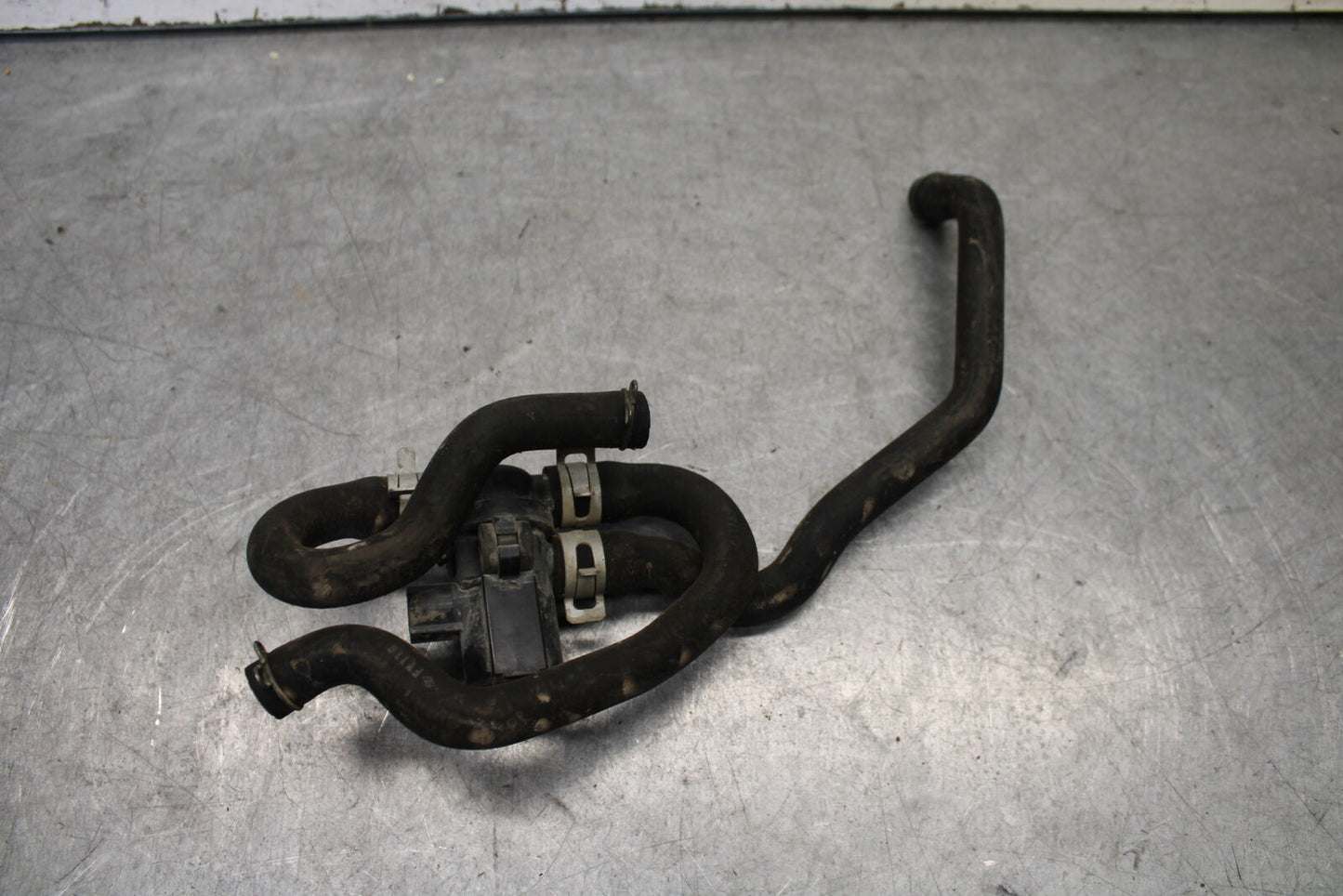 05-06 SUZUKI GSXR1000 AIR VALVE SOLENOID TOP ENGINE SENSOR 18510-29G00 BB663