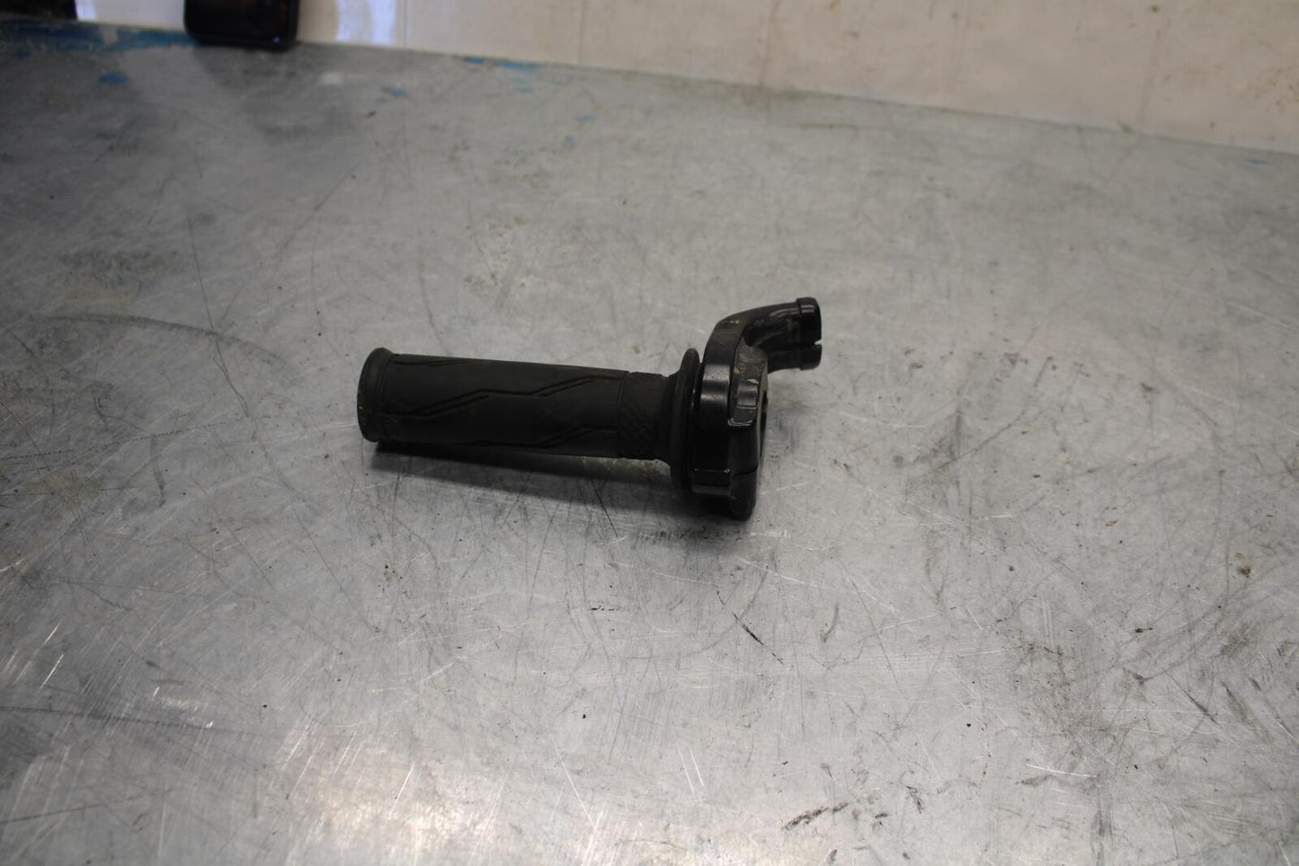 07-08 YAMAHA YZF R1 THROTTLE CABLE LINE HOUSING GUIDE BB425