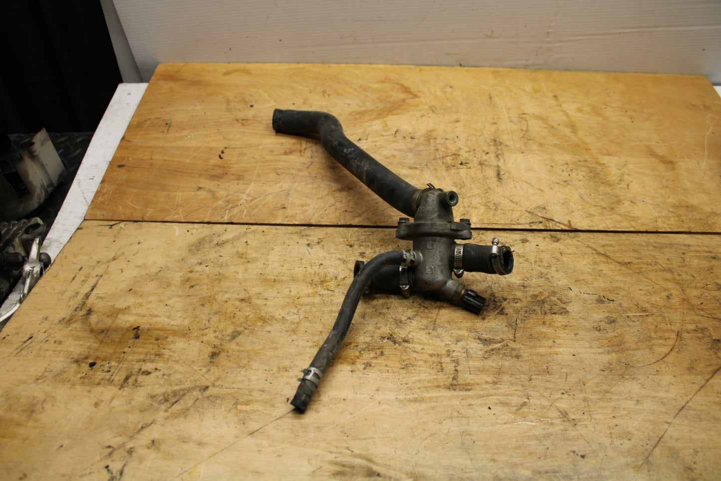 02-03 SUZUKI VSTROM 1000 THERMOSTAT HOUSING BB331