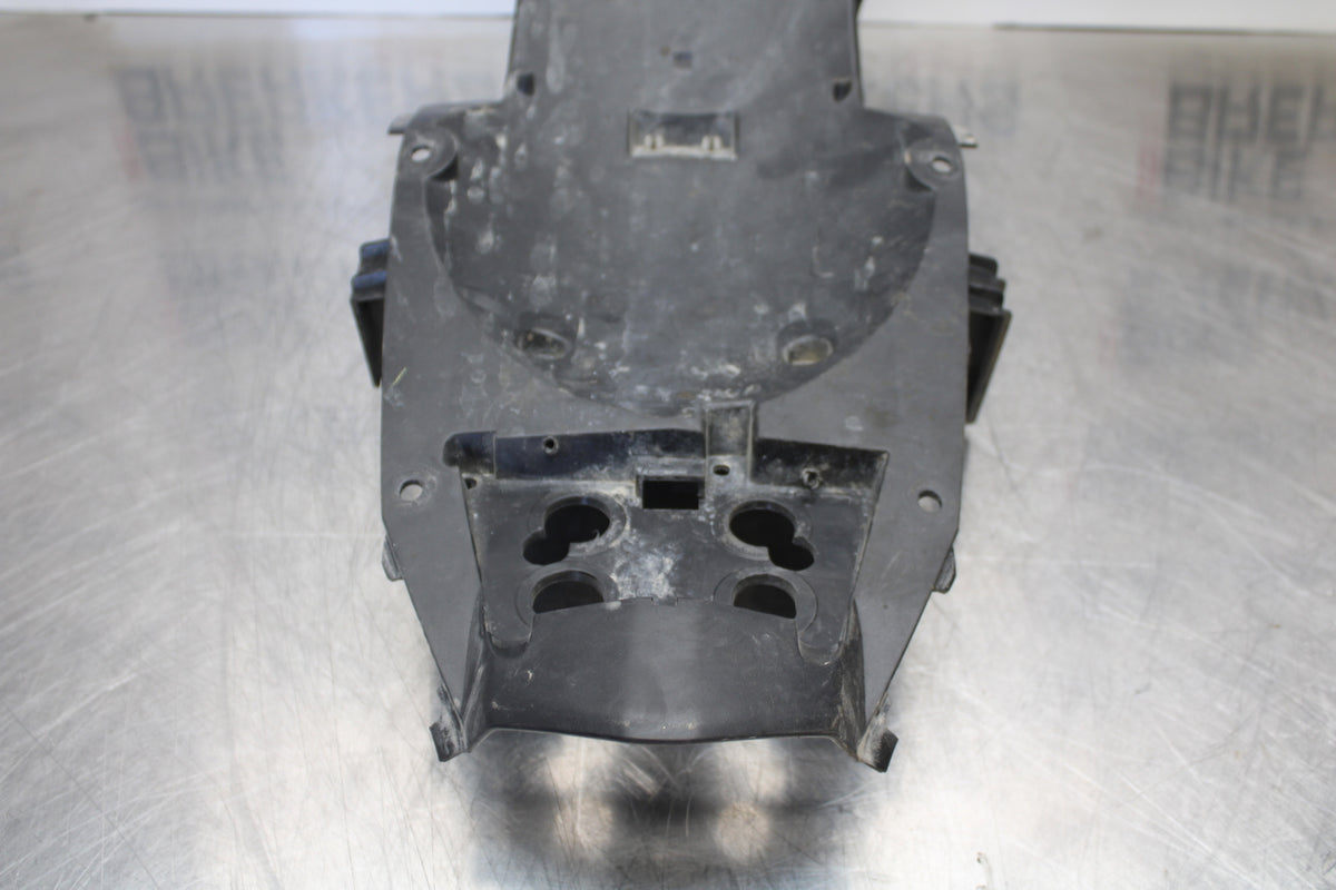 09-15 YAMAHA FZ6R REAR BACK TAIL UNDERTAIL BATTERY TRAY PLASTIC BB161