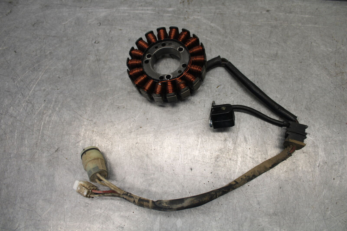2004 Yamaha Raptor 660R YFM660R STATOR GENERATOR ALTERNATOR MAGNETO BB695
