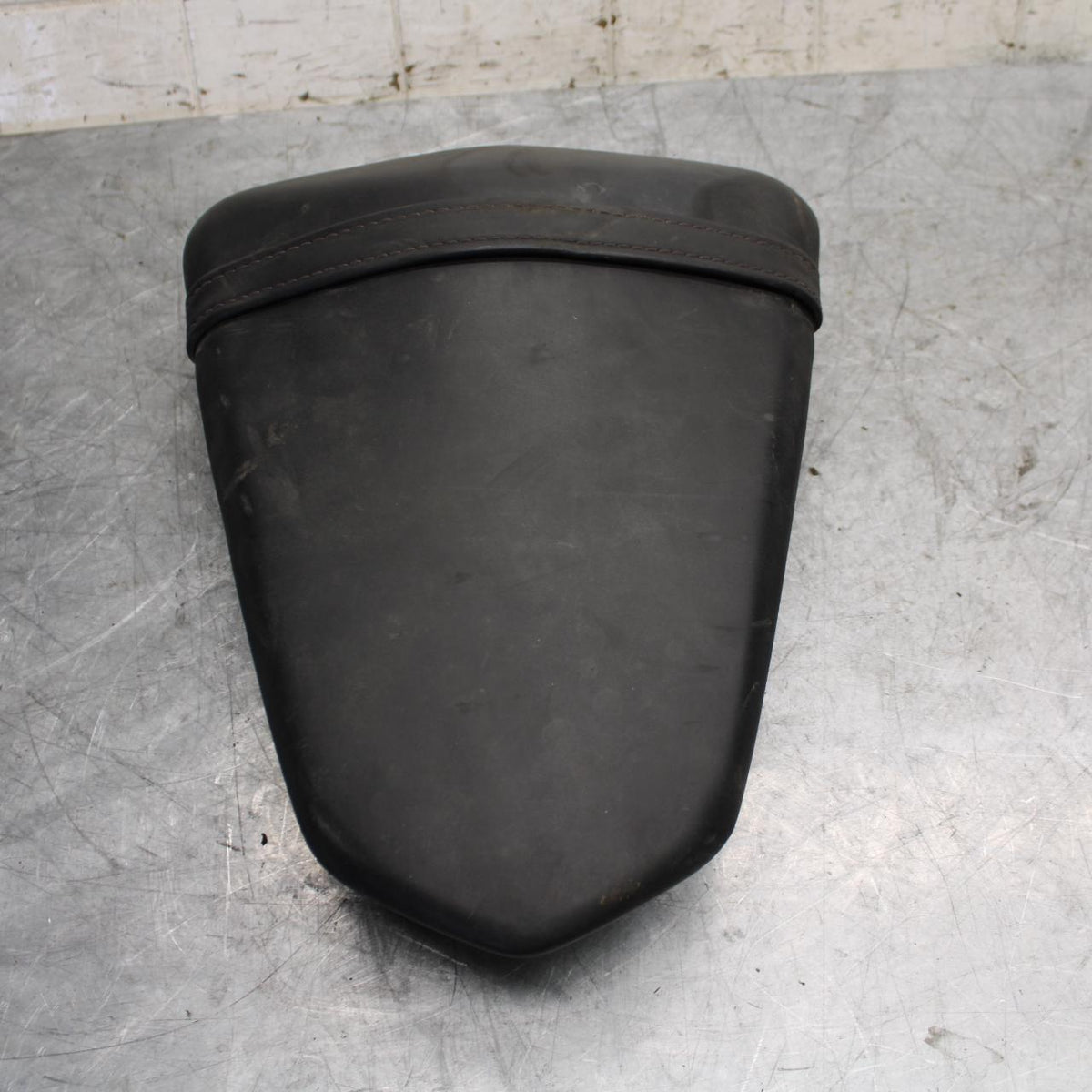 2015 Yamaha YZF R3 REAR BACK PASSENGER TANDEM SEAT PAD SADDLE PILLION BB526