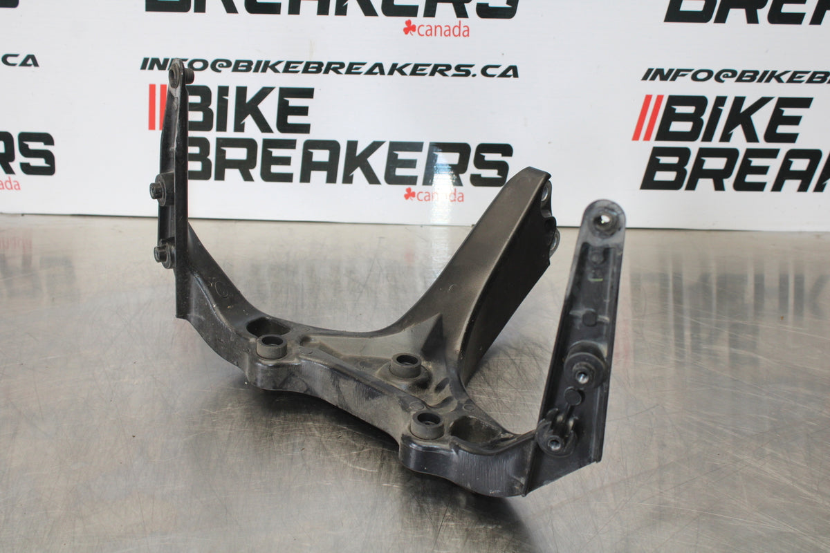 06-07 HONDA CBR1000RR UPPER FAIRING MIRROR GAUGES STAY BRACKET BB166