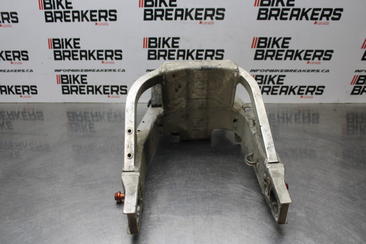 00 SUZUKI GSXR750 REAR SWINGARM BACK SUSPENSION SWING ARM BB820
