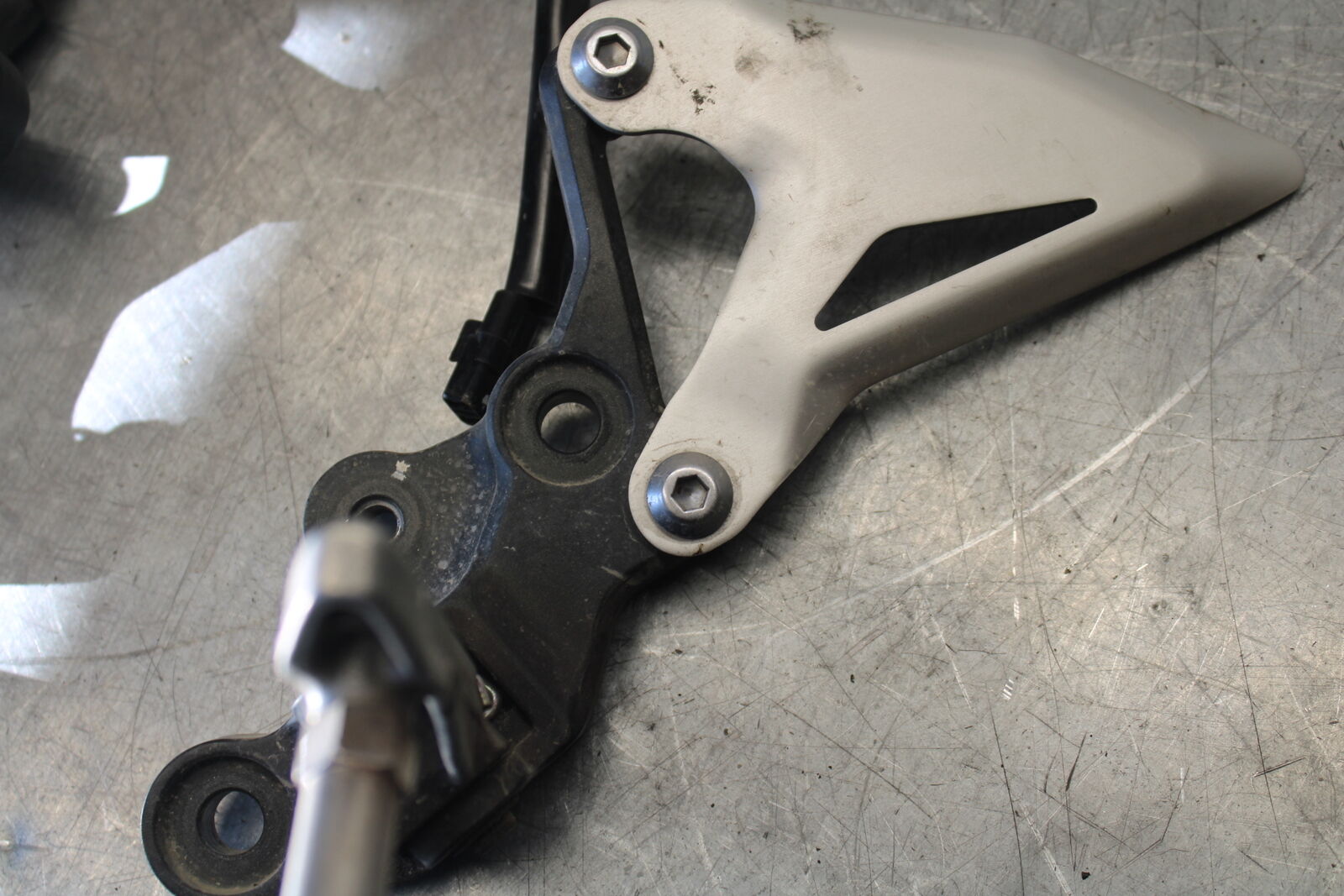 19-22 KAWASAKI Z400 RIGHT LEFT REARSETS REAR SET DRIVER FOOT PEGS  BB708
