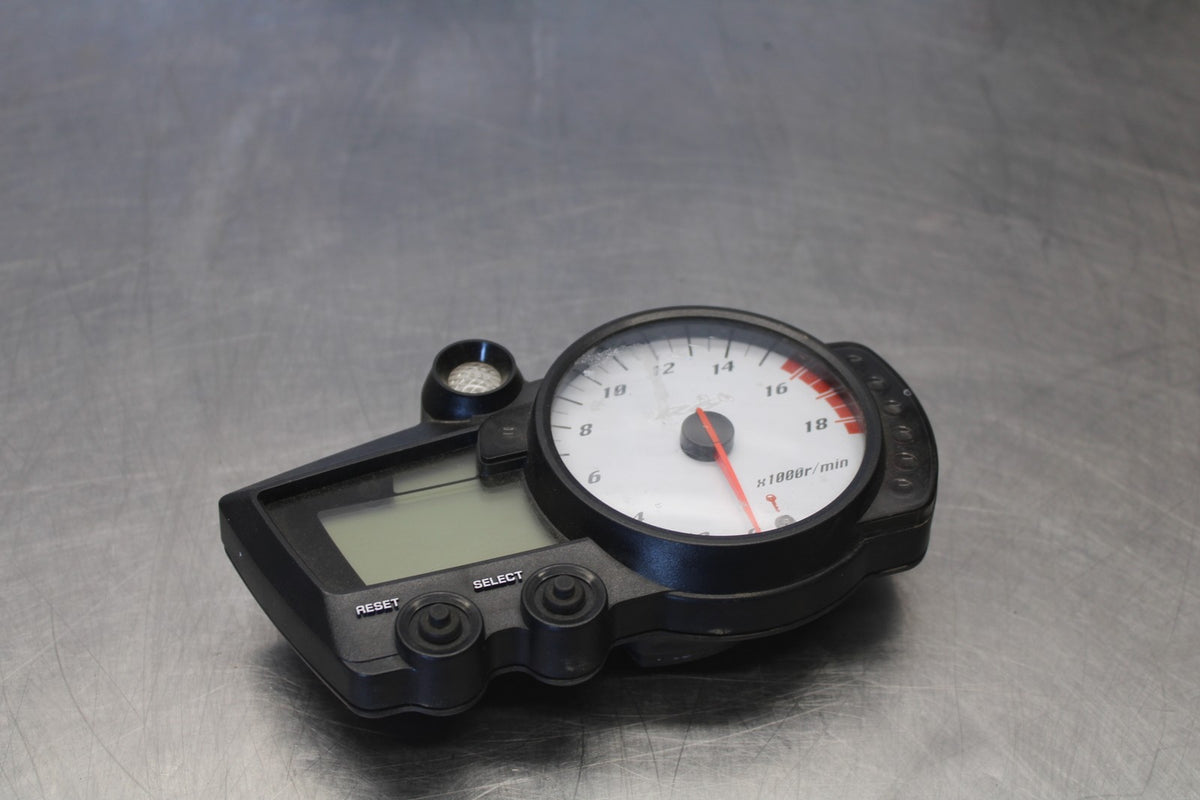 05 YAMAHA YZF R6 SPEEDO TACH GAUGES DISPLAY CLUSTER SPEEDOMETER TACHOMETER BB890