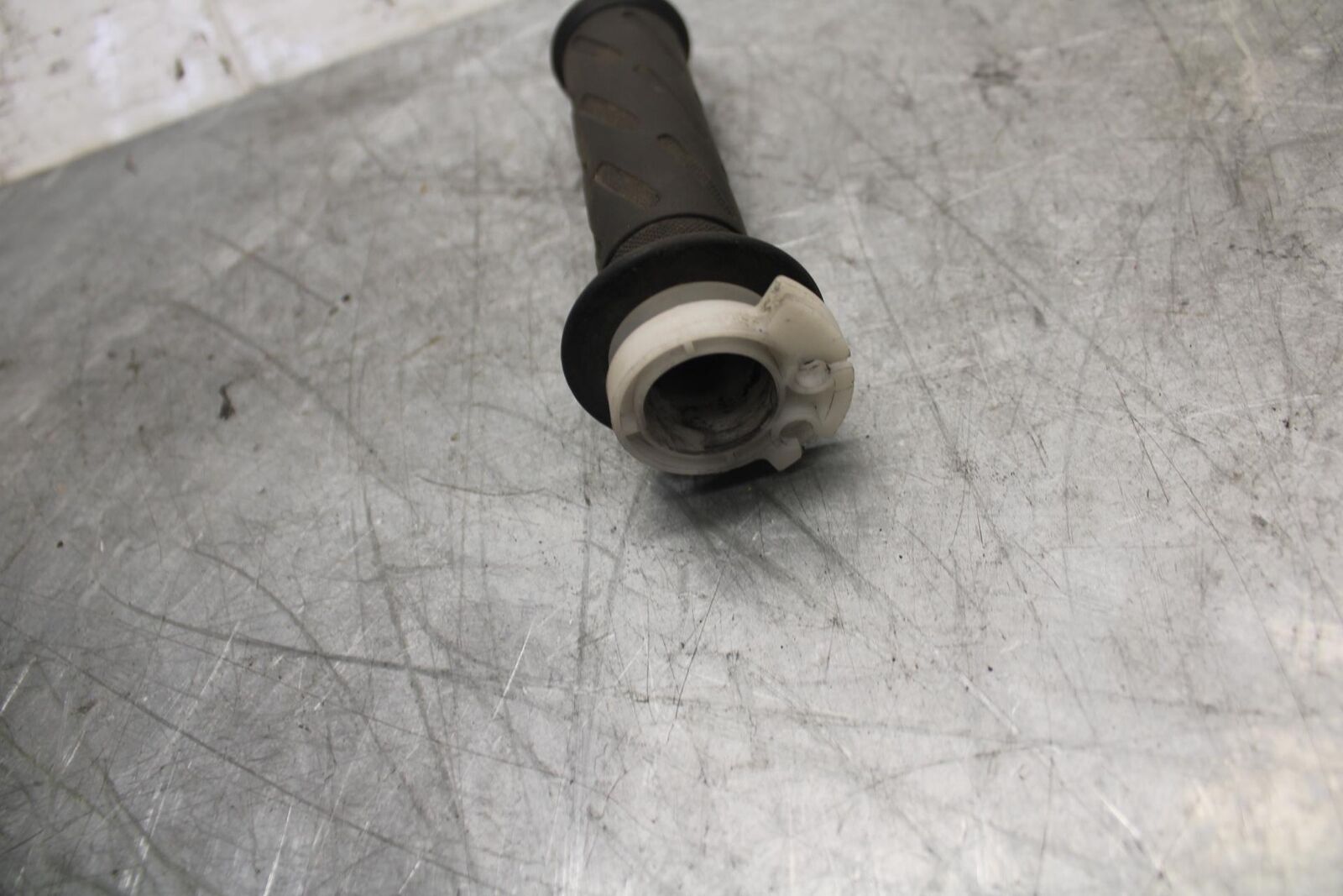1998 Suzuki TL1000S RIGHT THROTTLE GRIP BB508