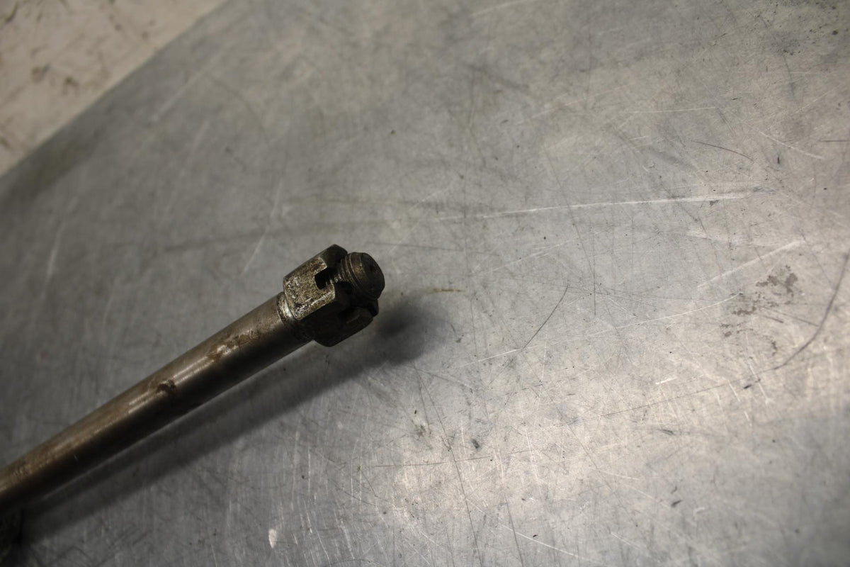 1981 Suzuki GS850G REAR AXLE BACK WHEEL RIM PIVOT BOLT AXEL BB37