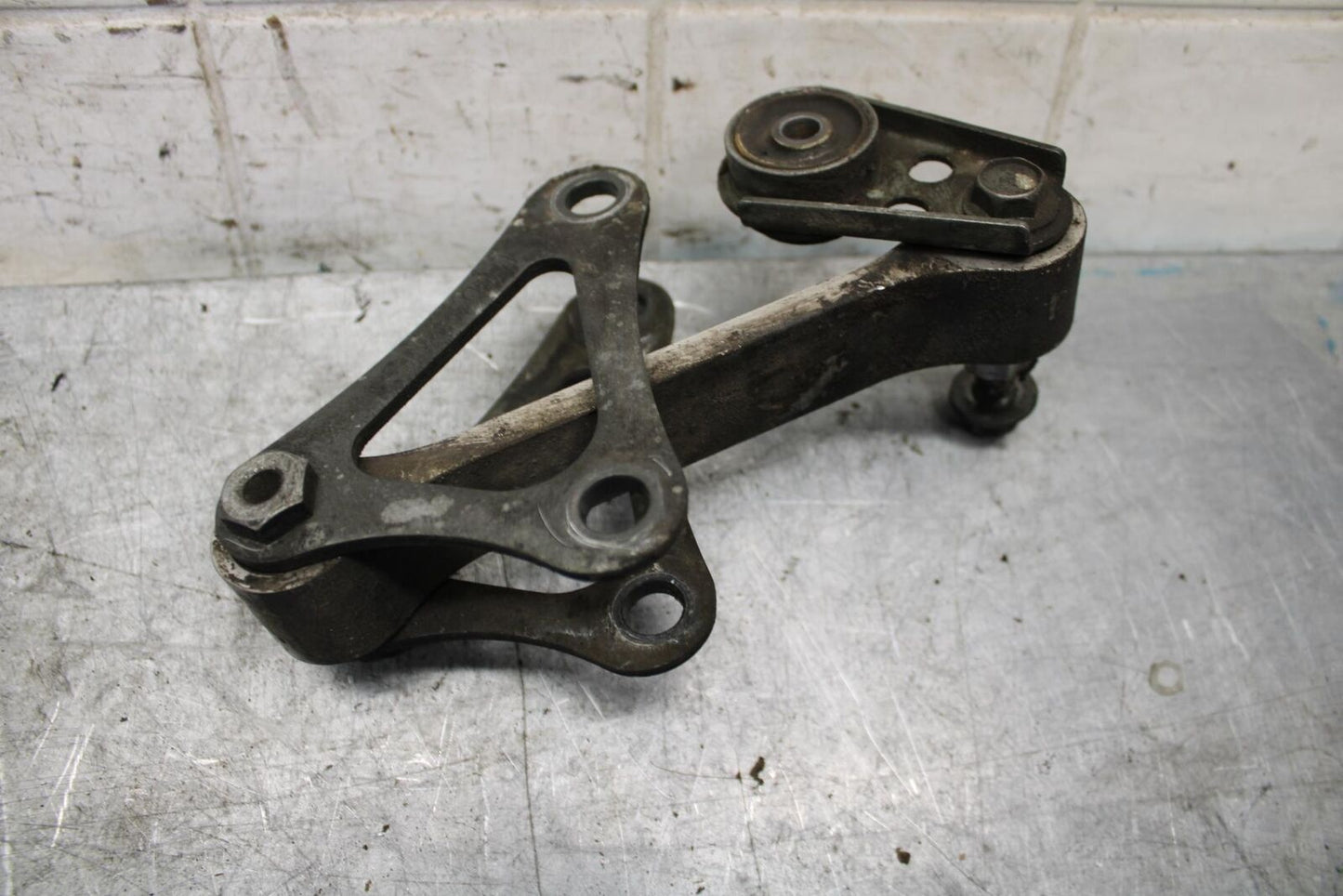 2002 Yamaha YZF R6 REAR DOGBONE SHOCK LINKAGE LINK 5EB-2217A-00-00 BB545