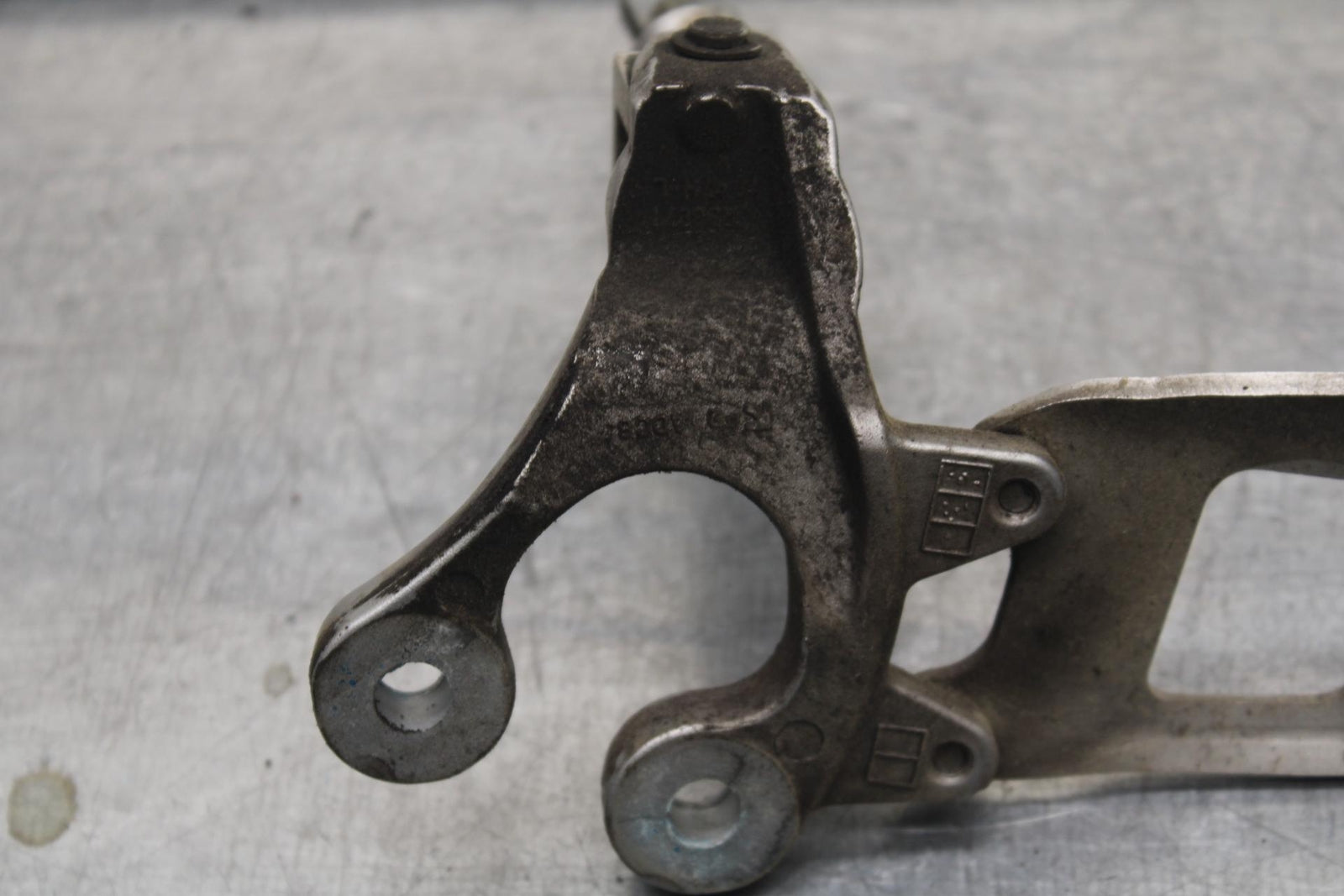 2011 Suzuki GSXR600 LEFT REARSET REAR SET DRIVER FOOT PEG REST STOP BB605