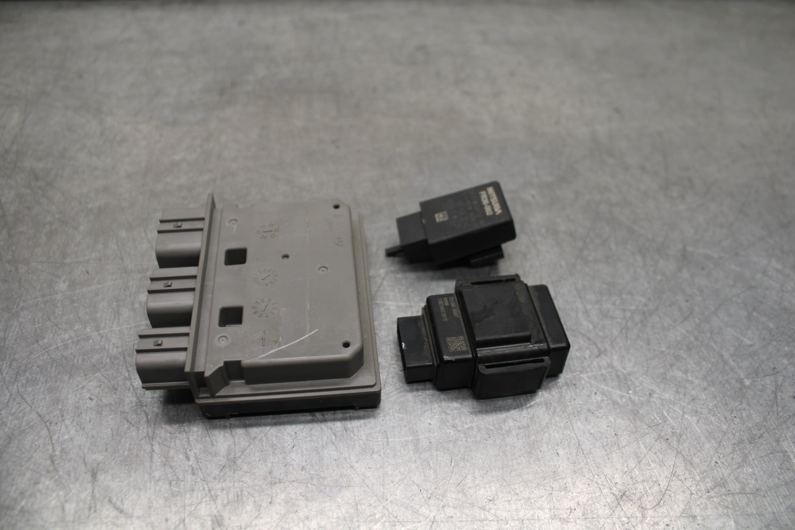 24 KAWASAKI NINJA 500 ABS RELAY ASSEMBLY FUSE BOX SET BB730