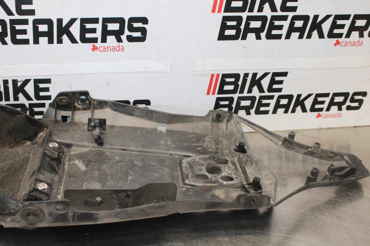 23-26 KAWASAKI NINJA ZX4RR REAR BACK TAIL UNDERTAIL BATTERY TRAY PLASTIC BB898