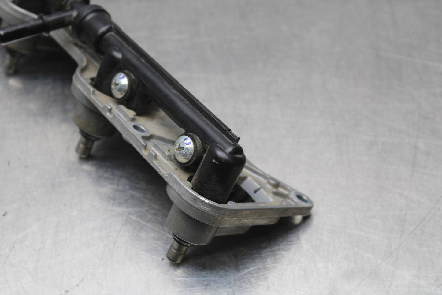 08 KAWASAKI NINJA ZX10R SECONDARY FUEL INJECTORS TOP AIRBOX GAS RAIL BB201