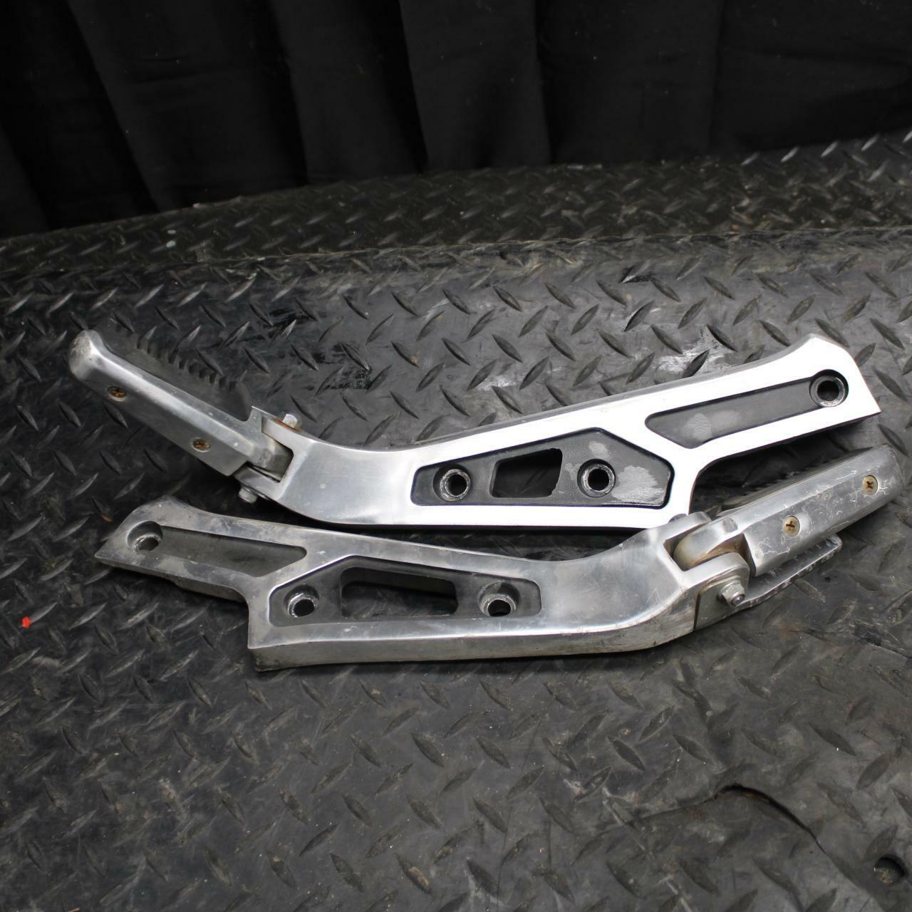 86 SUZUKI GS750ES REAR BACK PASSENGER PEG SET PAIR BB233