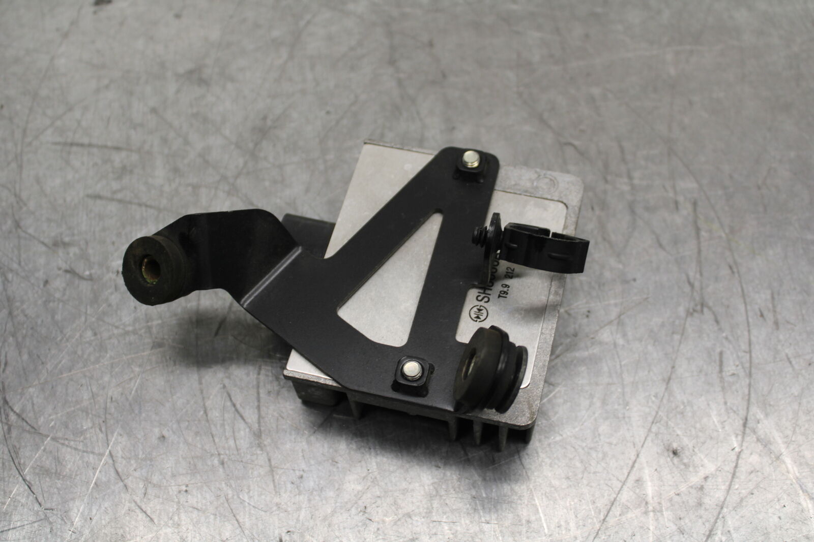 19-22 KAWASAKI Z400 RECTIFIER VOLTAGE REGULATOR BB738