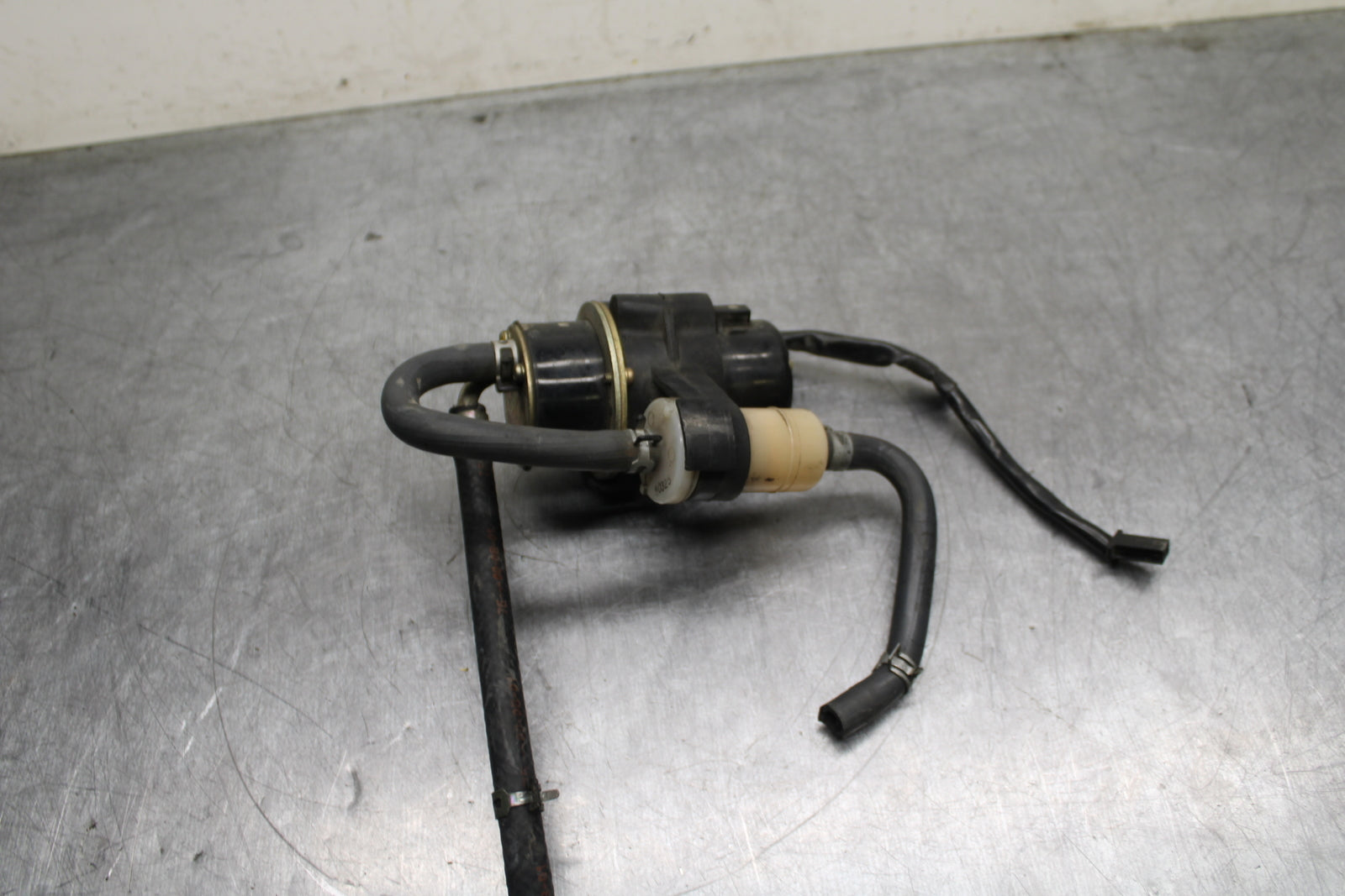 00-01 YAMAHA YZF R1 FUEL PUMP GAS PETROL SENDER UNIT BB755