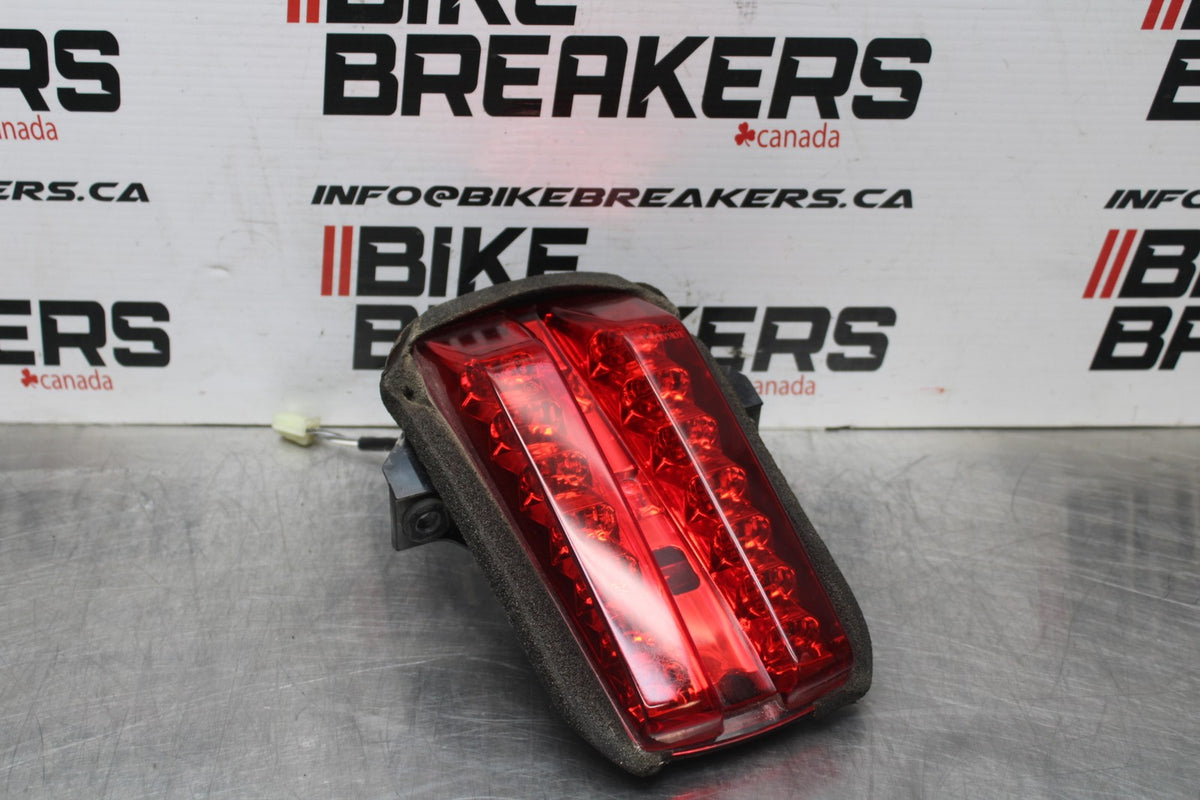 06 SUZUKI SV650S REAR TAIL TAILLIGHT BACK BRAKE LIGHT BB783