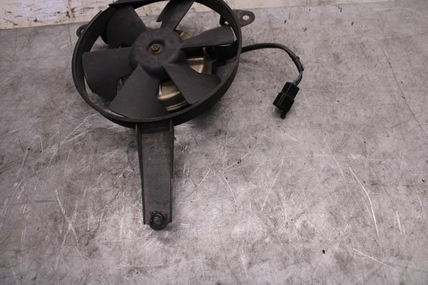 2002 Yamaha YZF R6 ENGINE RADIATOR COOLING FAN 5EB-12405-00-00 BB545