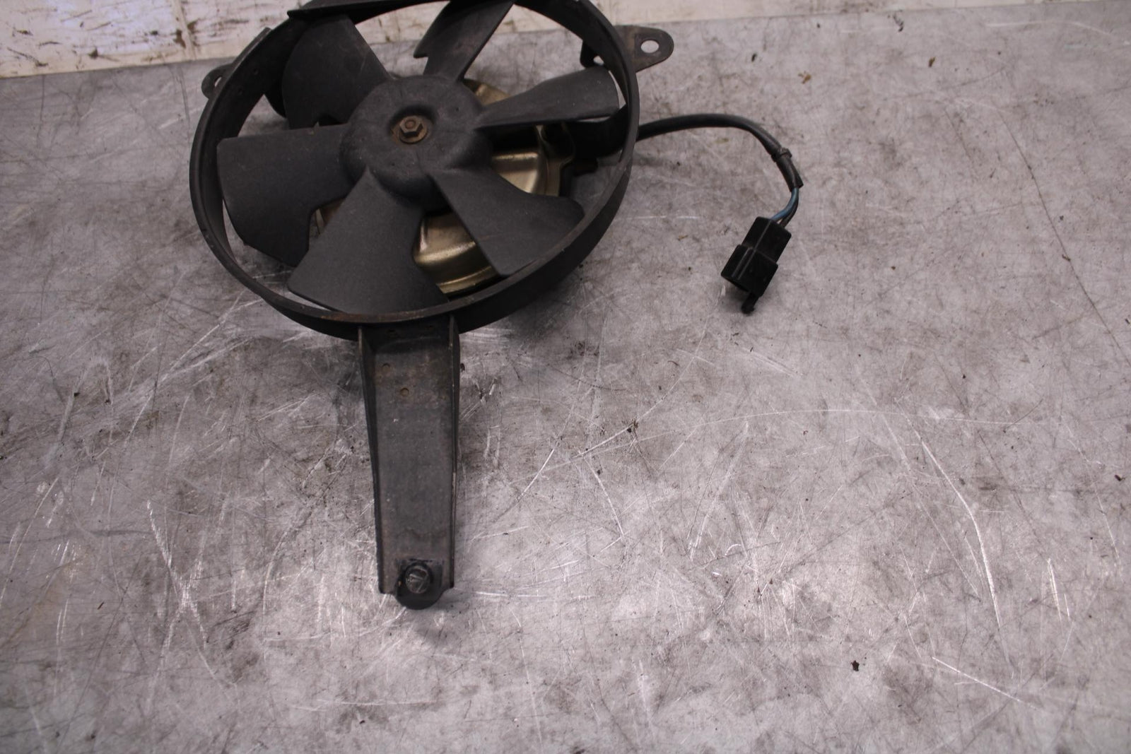 2002 Yamaha YZF R6 ENGINE RADIATOR COOLING FAN 5EB-12405-00-00 BB545