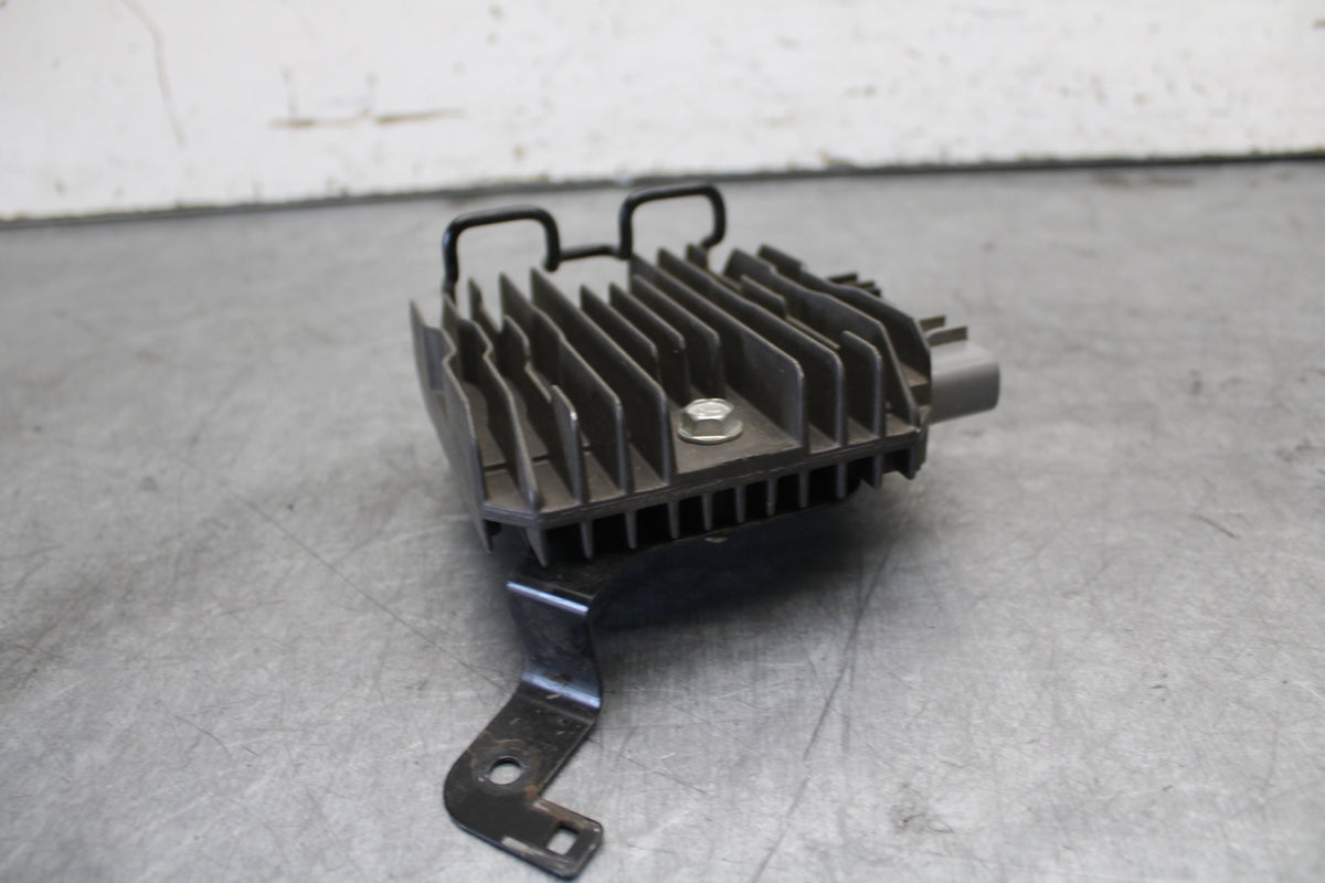 13-18 KAWASAKI NINJA ZX6R RECTIFIER VOLTAGE REGULATOR  BB682