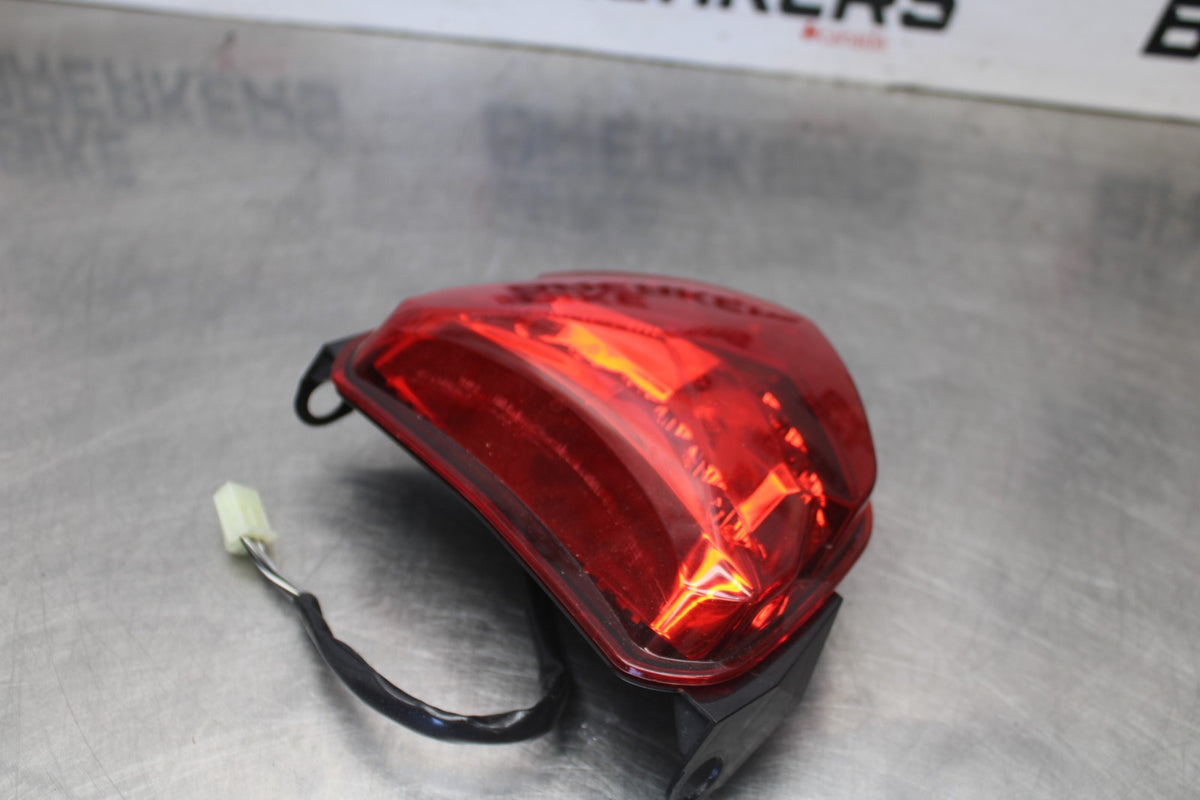 05 SUZUKI GSXR600 REAR TAIL TAILLIGHT BACK BRAKE LIGHT BB329
