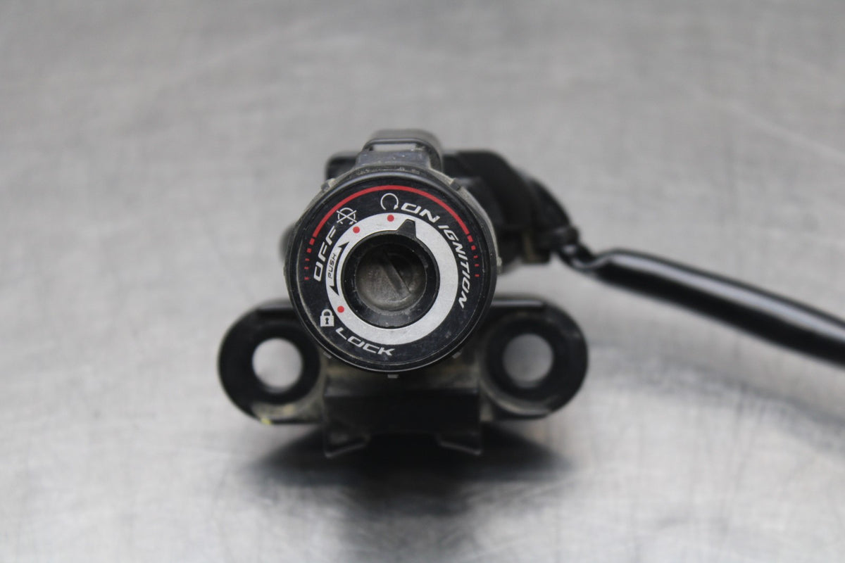 18-26 KAWASAKI Z400 IGNITION LOCK NO KEY BB852