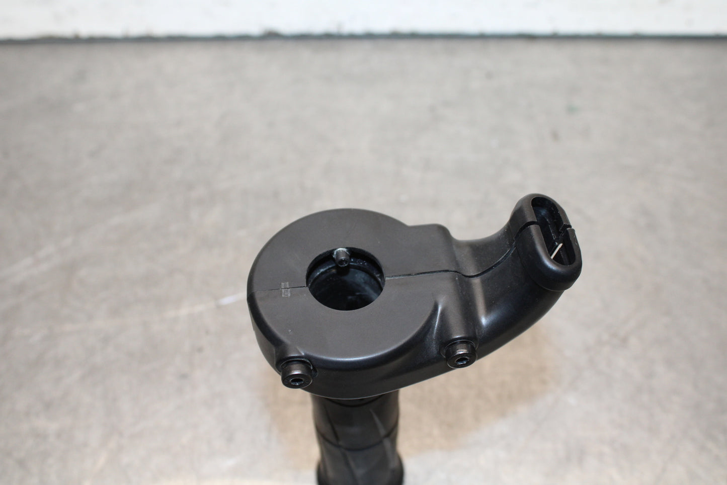 16 KAWASAKI NINJA ZX10R THROTTLE CABLE HOUSING AND TUBE BB650