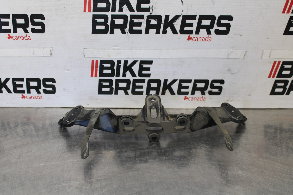 04-05 KAWASAKI NINJA ZX10R UPPER FAIRING MIRROR GAUGES STAY BRACKET BB931