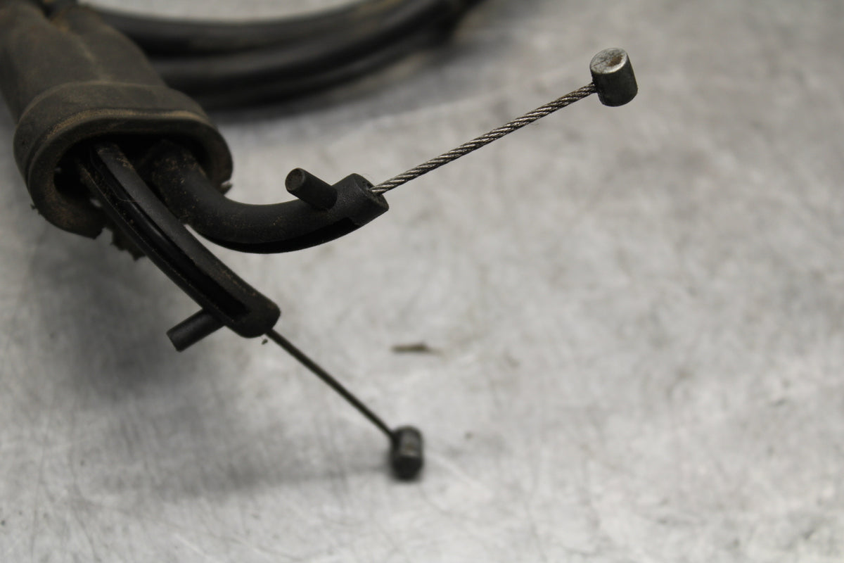 09-11 TRIUMPH DAYTONA 675 THROTTLE CABLES LINES BB652