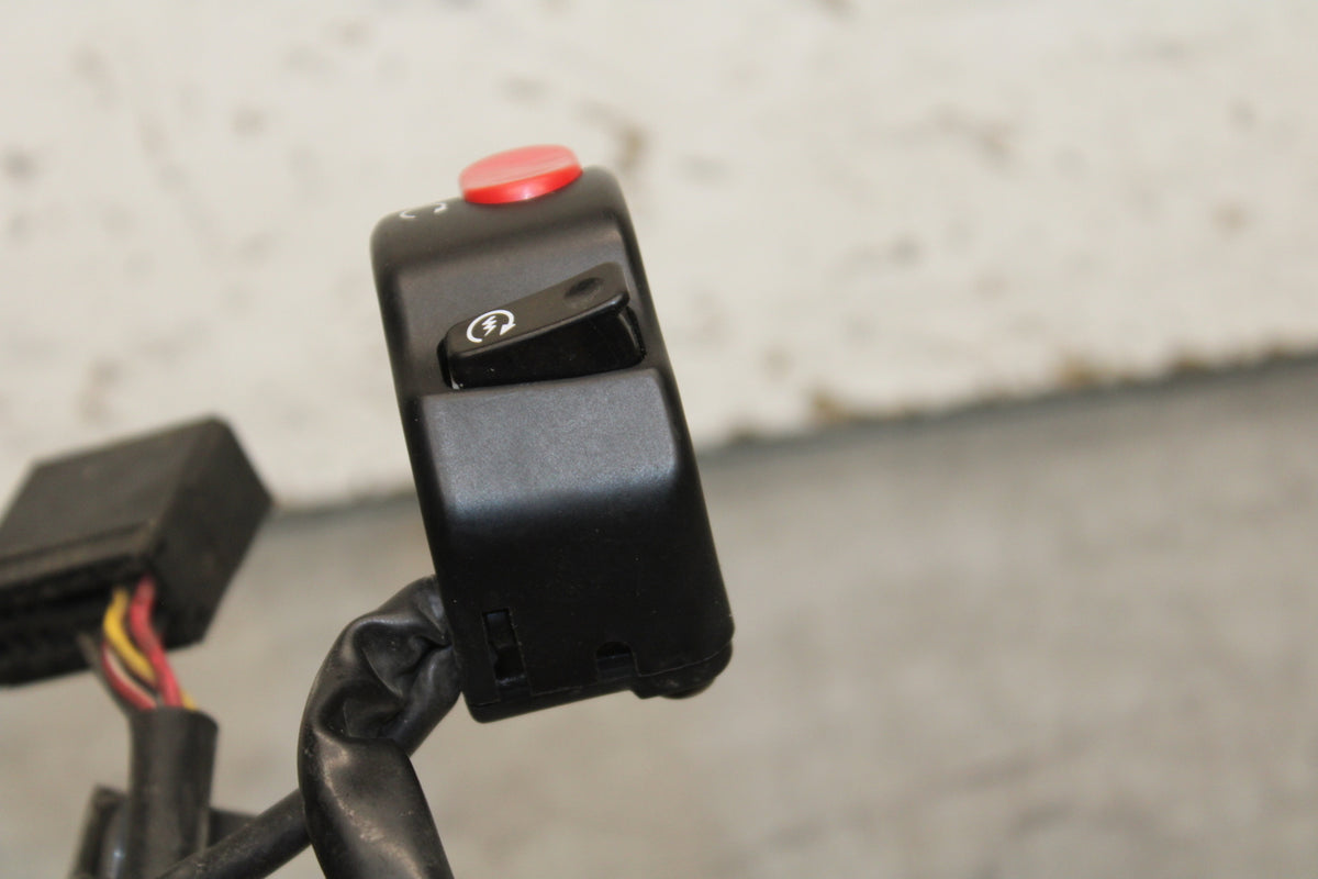 03-04 TRIUMPH DAYTONA 600 RIGHT CLIP ON KILL OFF START SWITCH SWITCHES  BB745
